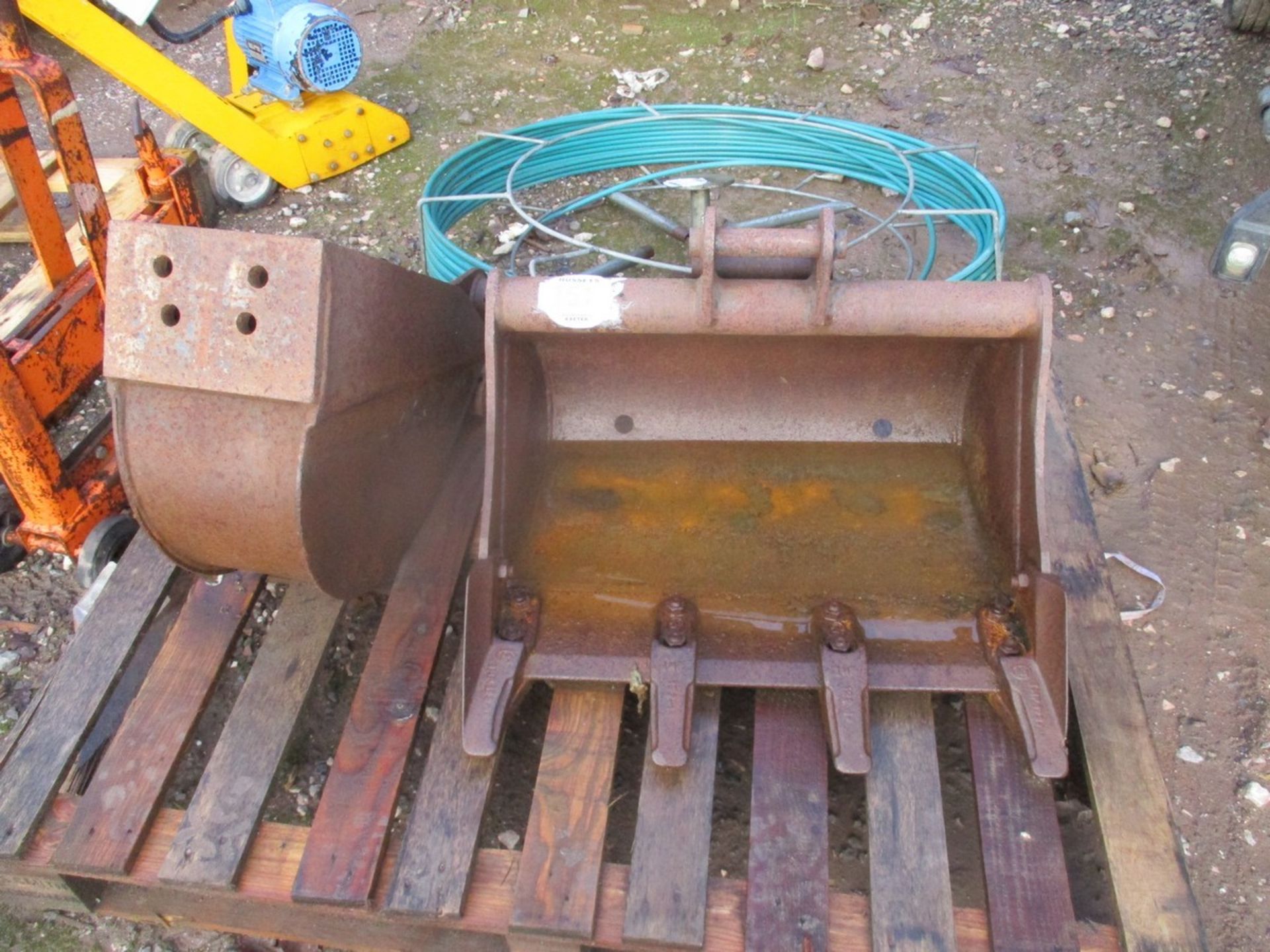 2 MINI DIGGER BUCKETS