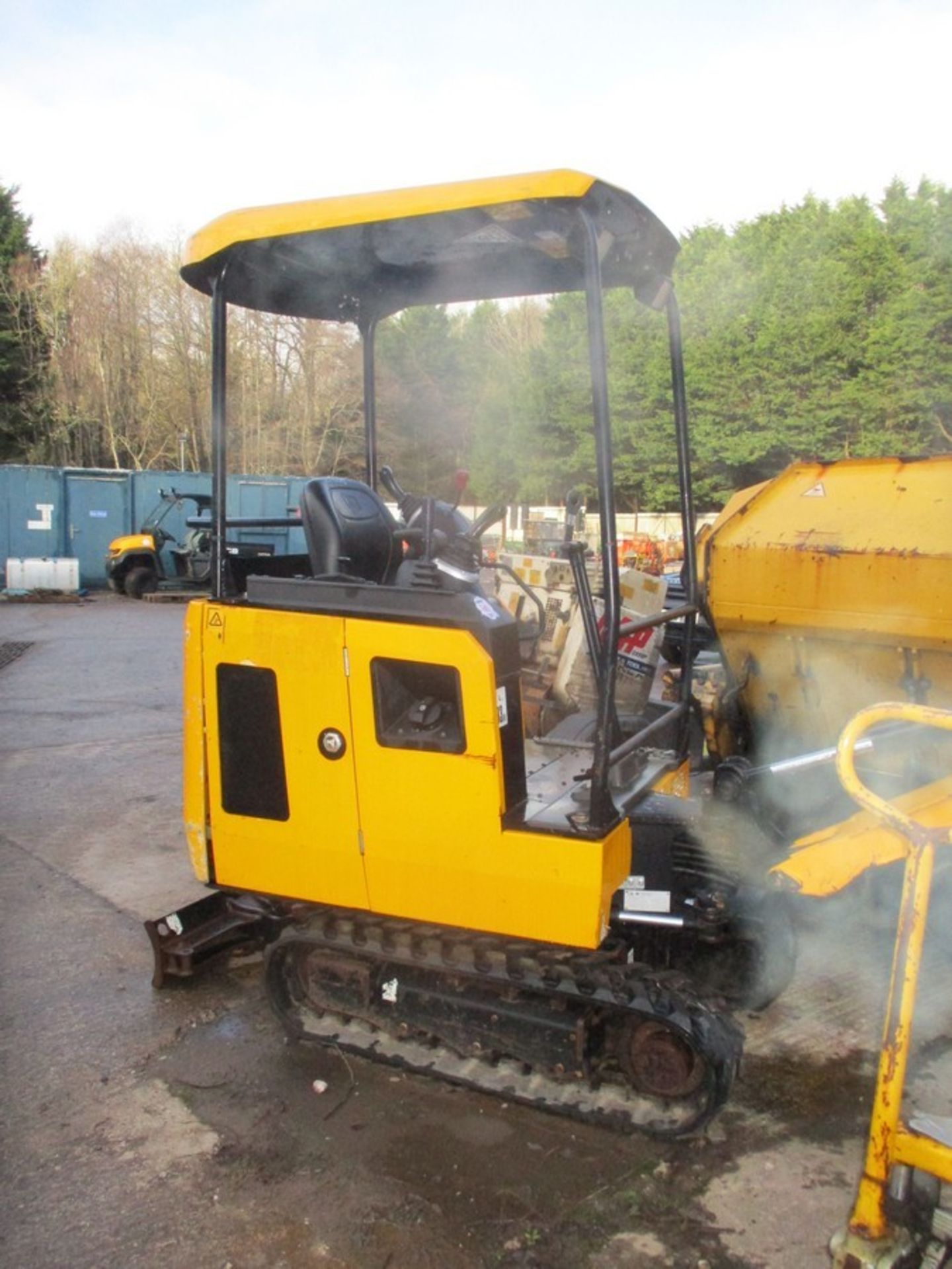 JCB 15C-1 MINI DIGGER 2018 C/W 1 BUCKET 790HRS - Image 2 of 9