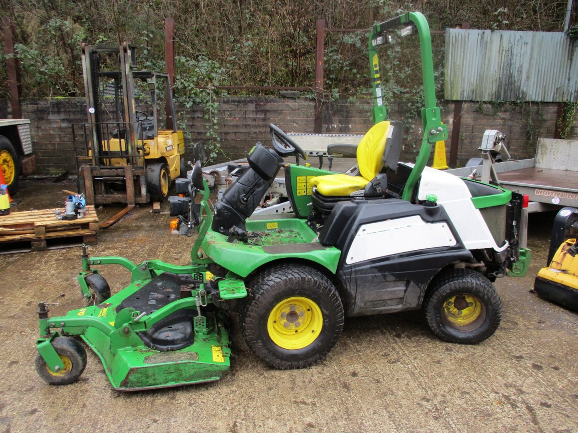 JOHN DEERE 1580 OUTFRONT MOWER 2178HRS 2016 C.W V5 1 COUNCIL OWNER FROM NEW