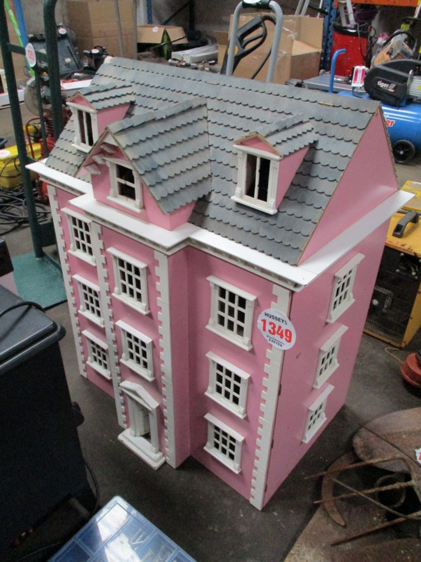 DOLLS HOUSE