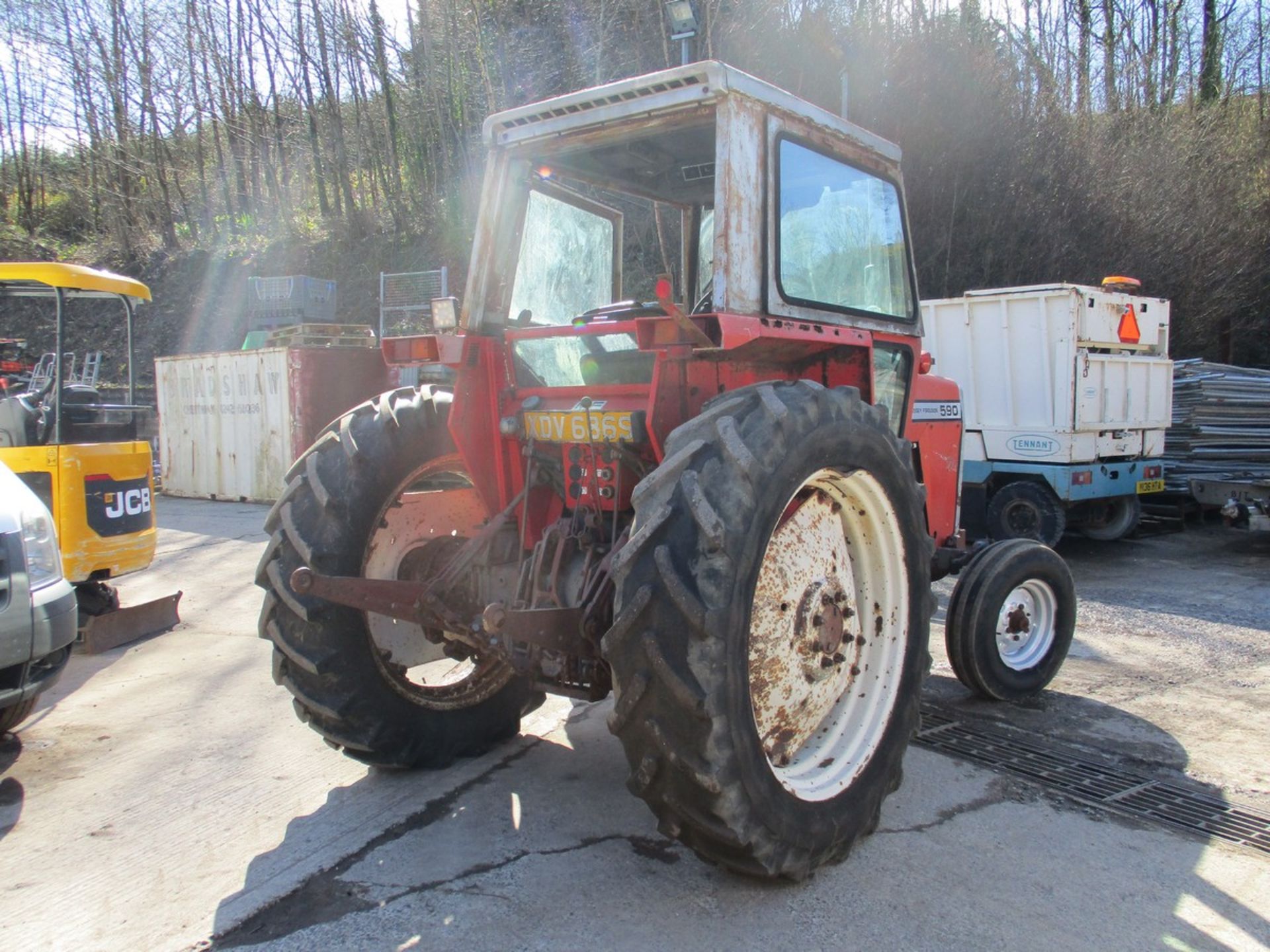 MASSEY FERGUSON 590 2WD TRACTOR 8400HRS - Image 4 of 9