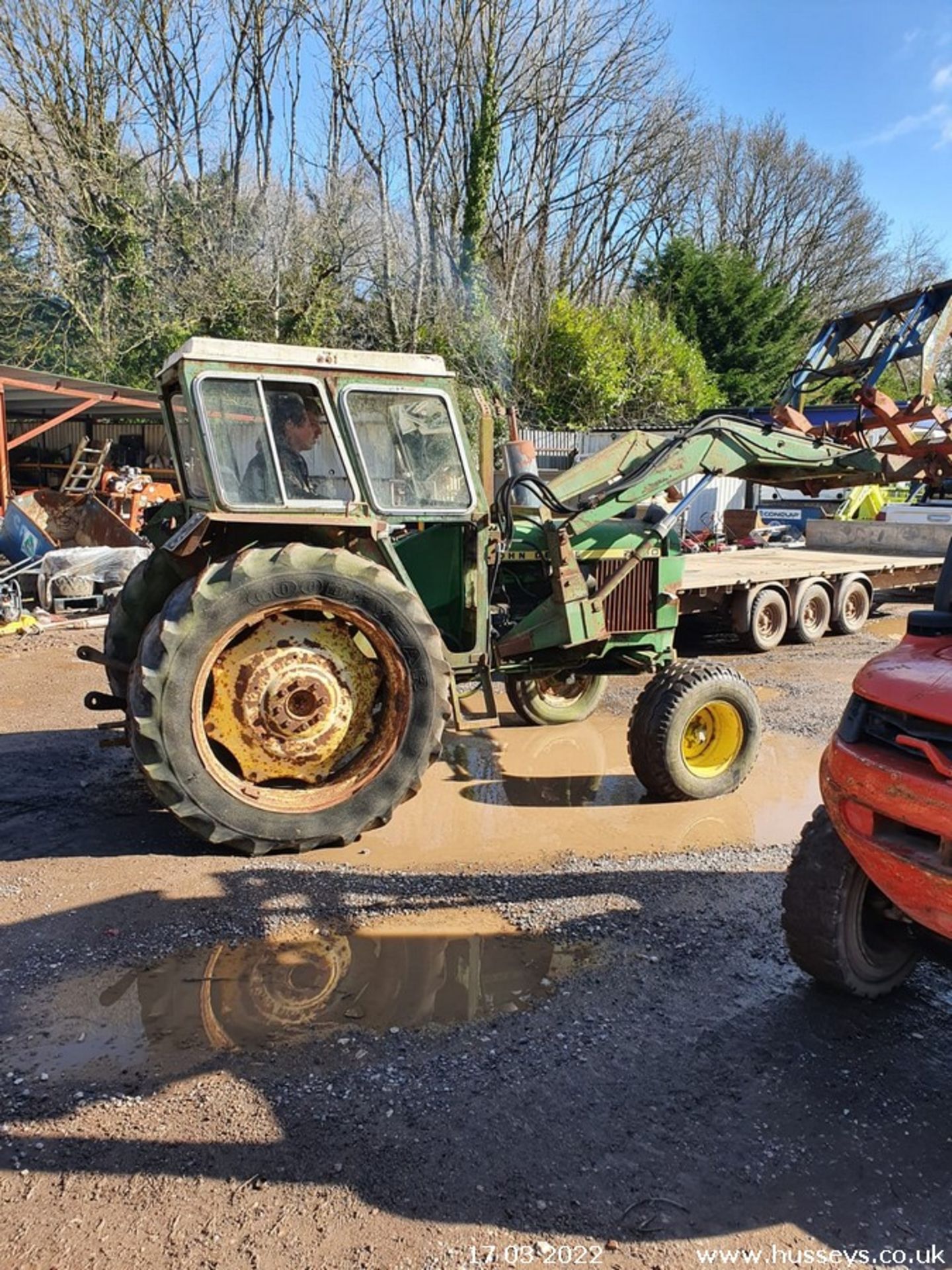 JOHN DEERE 2030 2WD TRACTOR C.W LOADER & GRAB (STARTER NEEDS SHORTING TO START) - Image 2 of 7