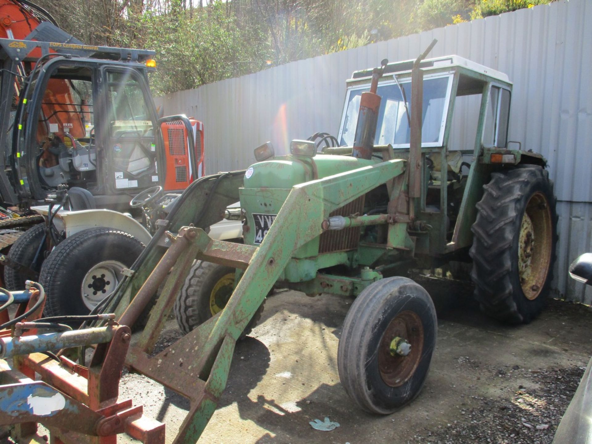 JOHN DEERE 2030 2WD TRACTOR C.W LOADER & GRAB (STARTER NEEDS SHORTING TO START) - Image 4 of 7