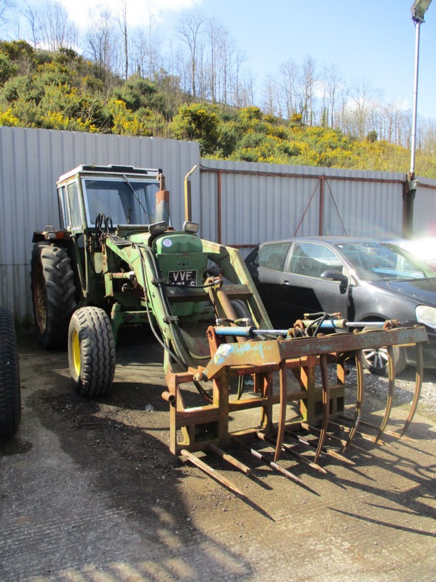 JOHN DEERE 2030 2WD TRACTOR C.W LOADER & GRAB (STARTER NEEDS SHORTING TO START) - Image 3 of 7