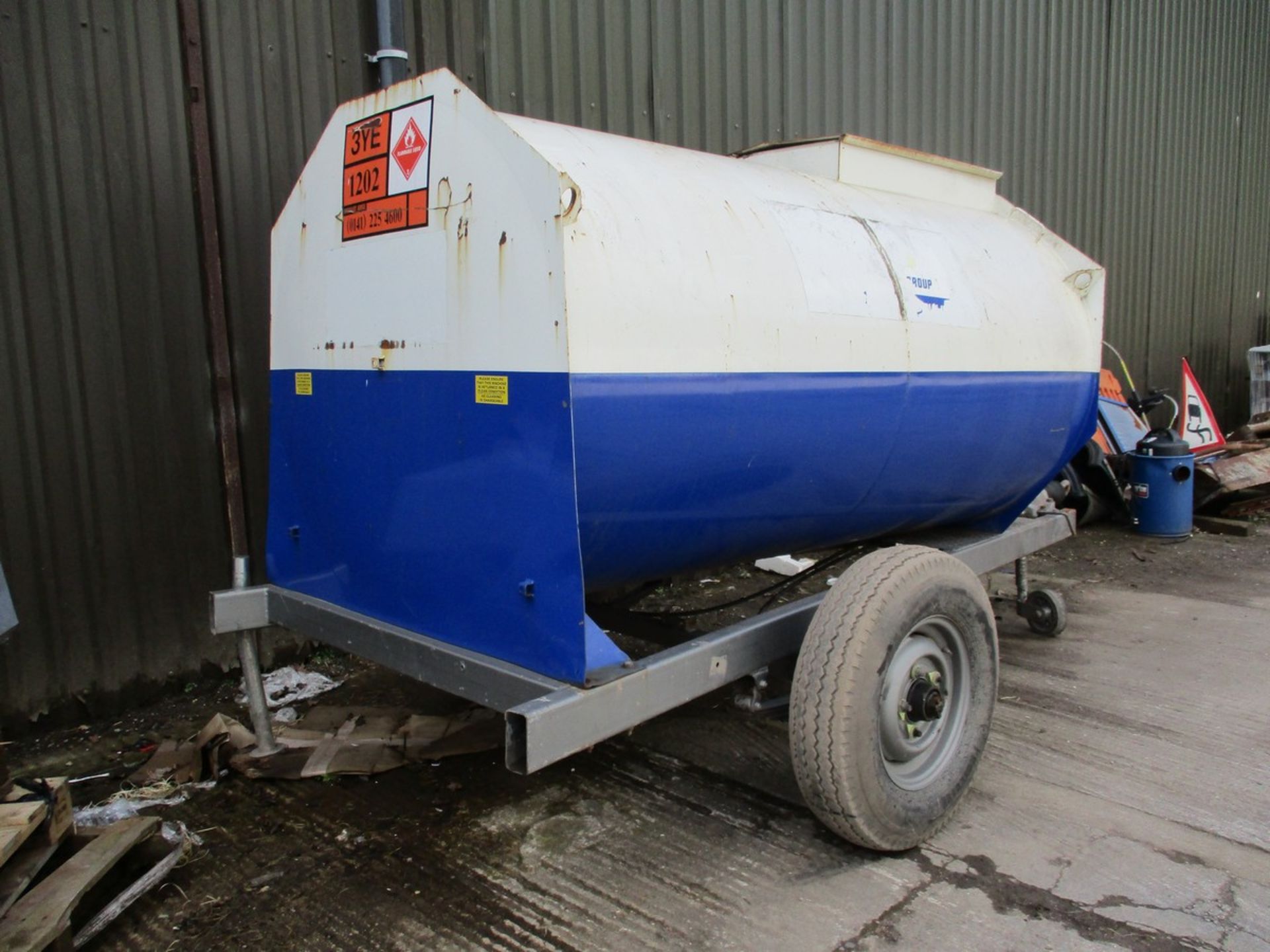 MAIN 2000 LITRE DIESEL BOWSER - Image 2 of 3