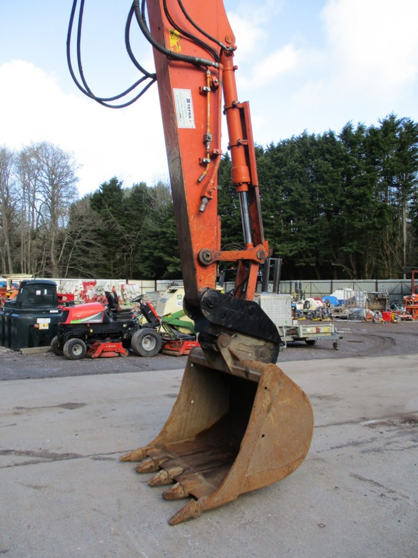 HITACHI ZAXIS 135US EXCAVATOR C.W 1 BUCKET 2016 8000HRS - Image 10 of 15