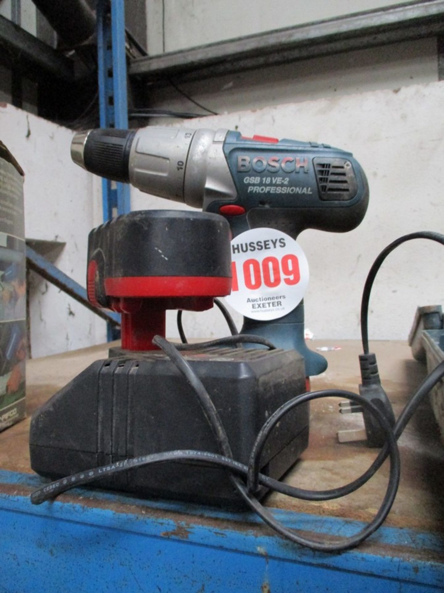 CORDLESS BOSCH DRILL C.W BATTERY & CHARGER