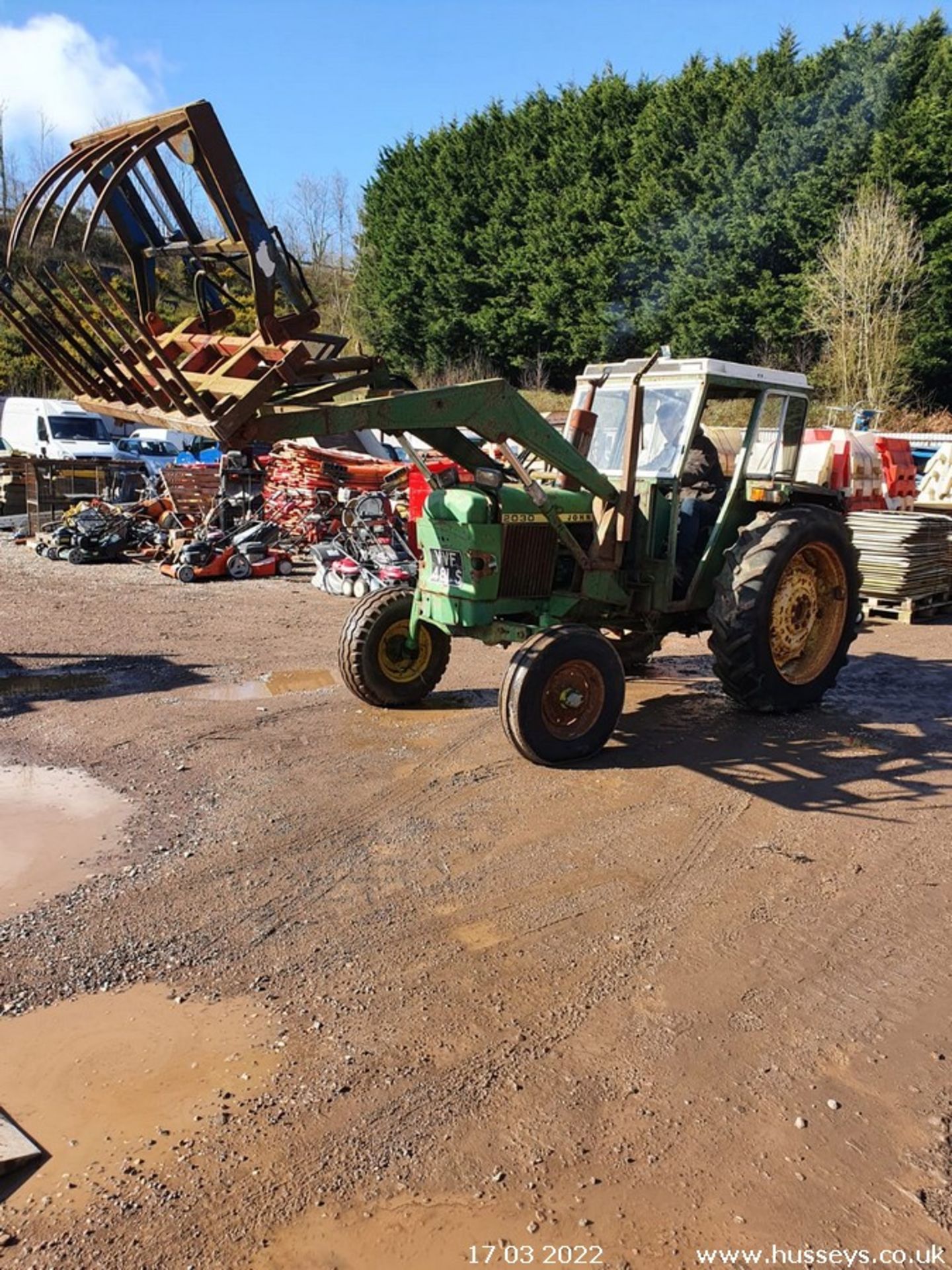 JOHN DEERE 2030 2WD TRACTOR C.W LOADER & GRAB (STARTER NEEDS SHORTING TO START)