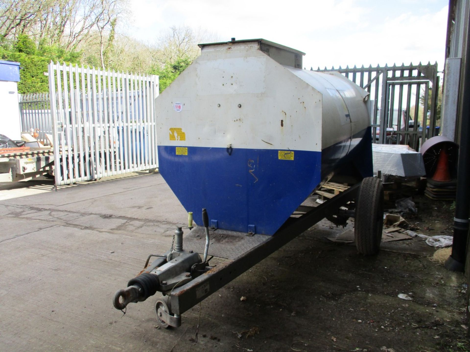 MAIN 2000 LITRE DIESEL BOWSER - Image 3 of 3