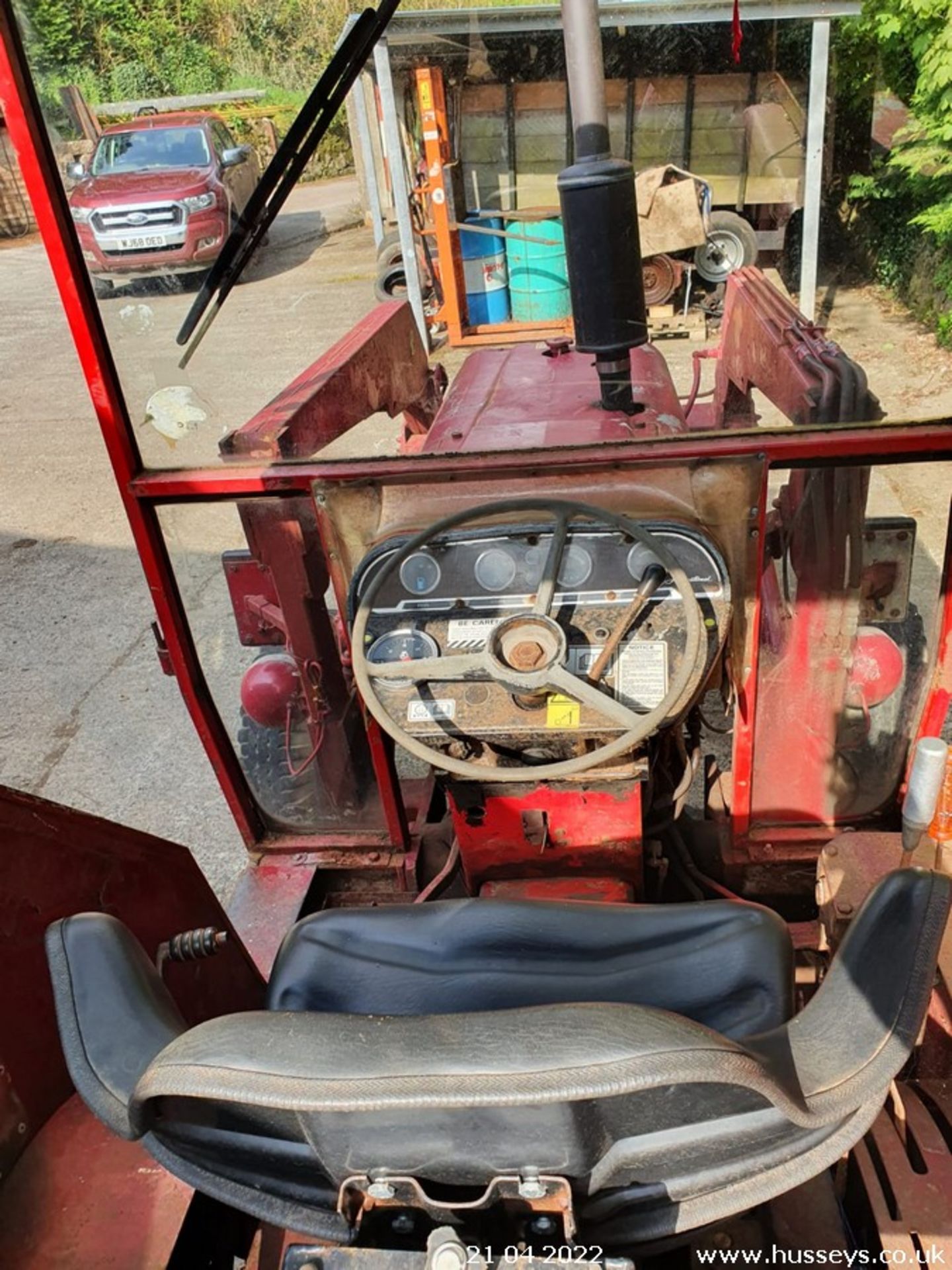 INTERNATIONAL 674 TRACTOR C.W LOADER - Image 9 of 10