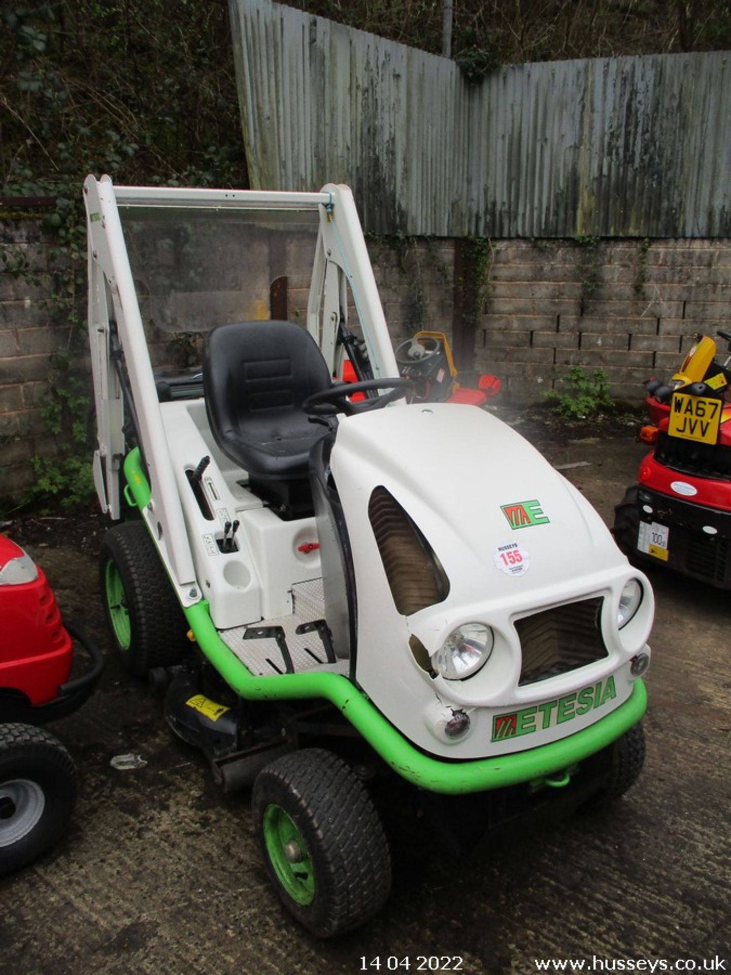 ETESIA DIESEL RIDE ON MOWER C.W HI TIP COLLECTOR 2008 - Image 3 of 6