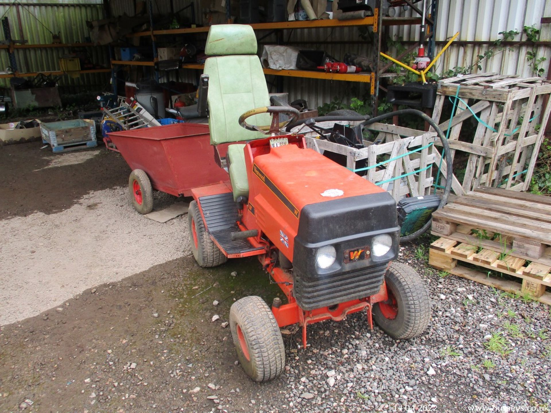 GARDEN TRACTOR C.W TRAILER