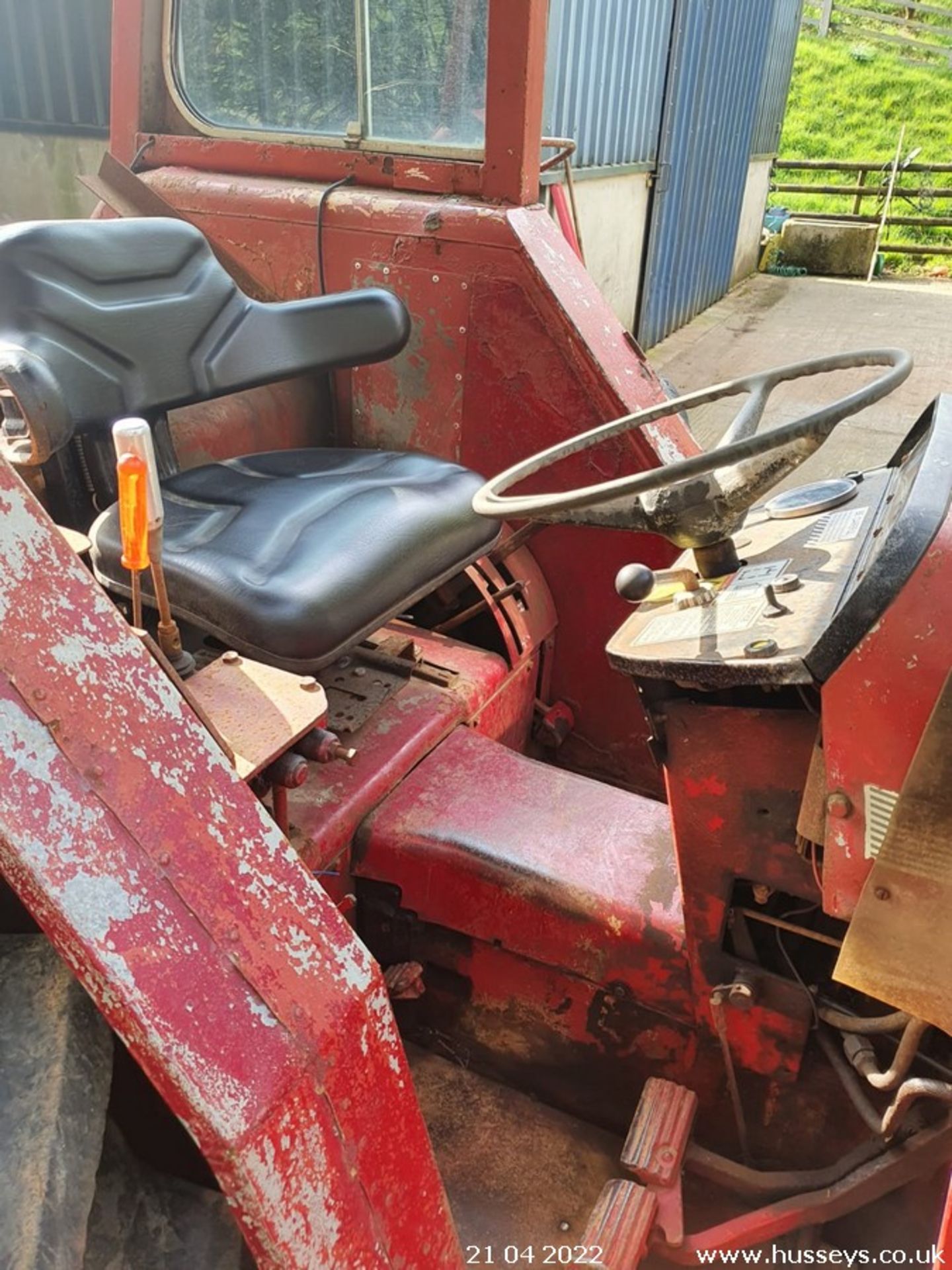 INTERNATIONAL 674 TRACTOR C.W LOADER - Image 10 of 10