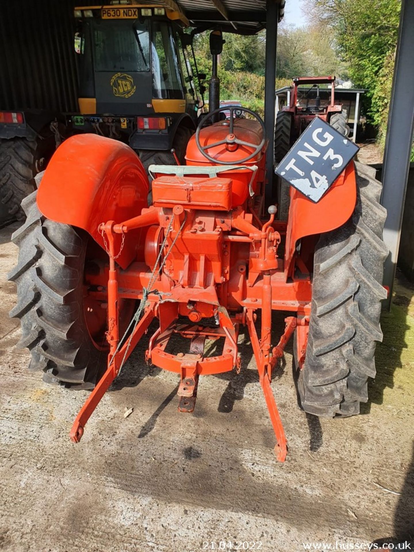 NUFFIELD VINTAGE TRACTOR - RECENTLY RESTORED BUT WON'T START - Image 3 of 4