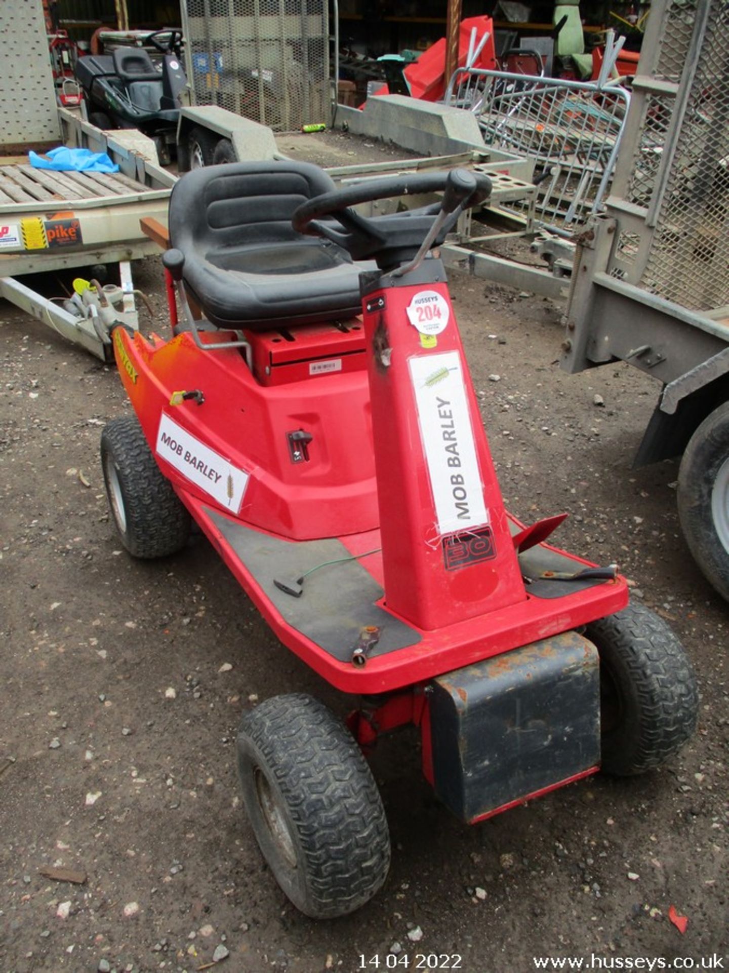 COUNTAX GARDEN TRACTOR - Image 2 of 5