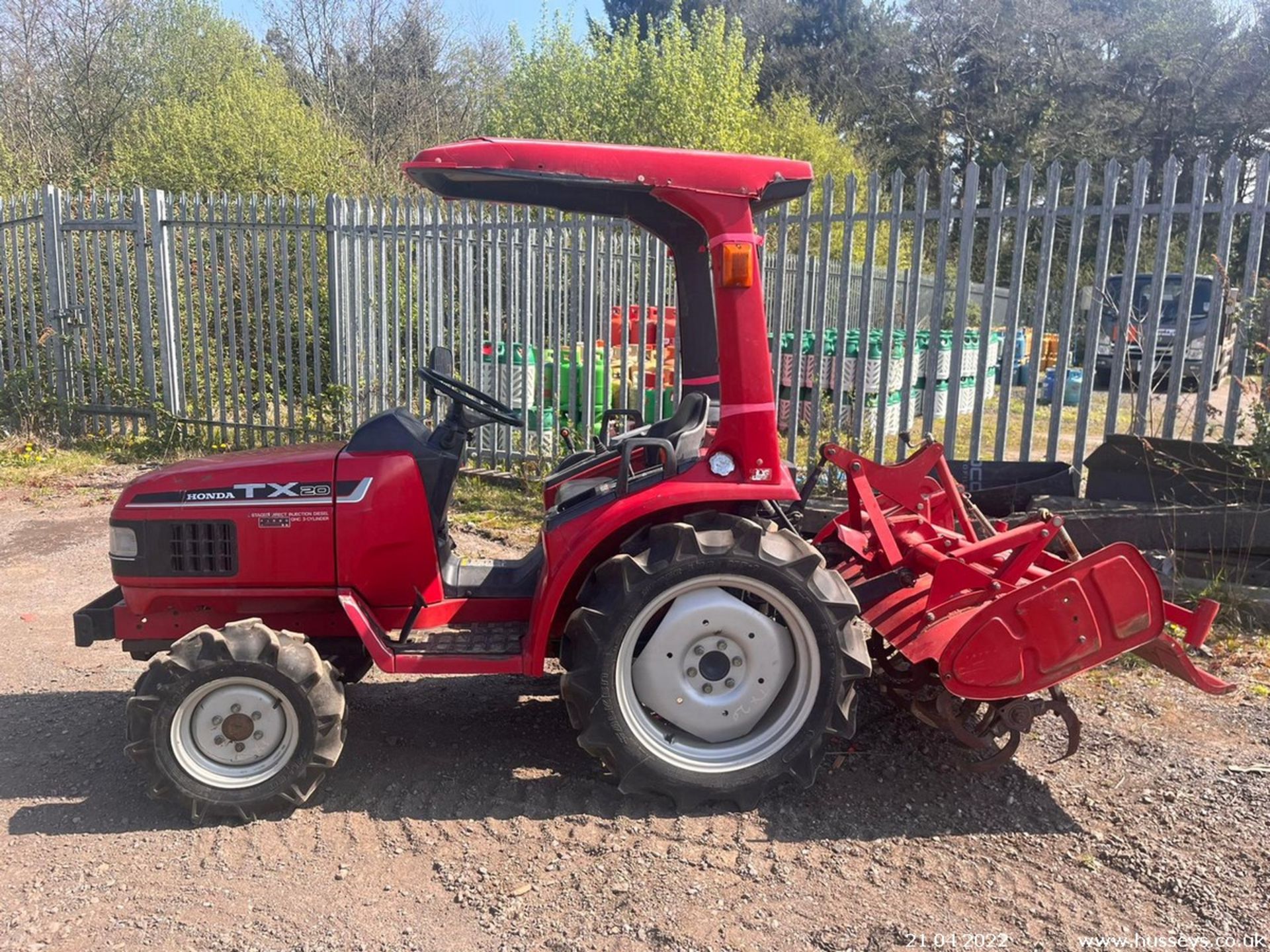 HONDA TX 20 COMPACT TRACTOR C.W ROTAVATOR SHOWING 892HRS RUNS DRIVES TINES TURN - Image 3 of 7