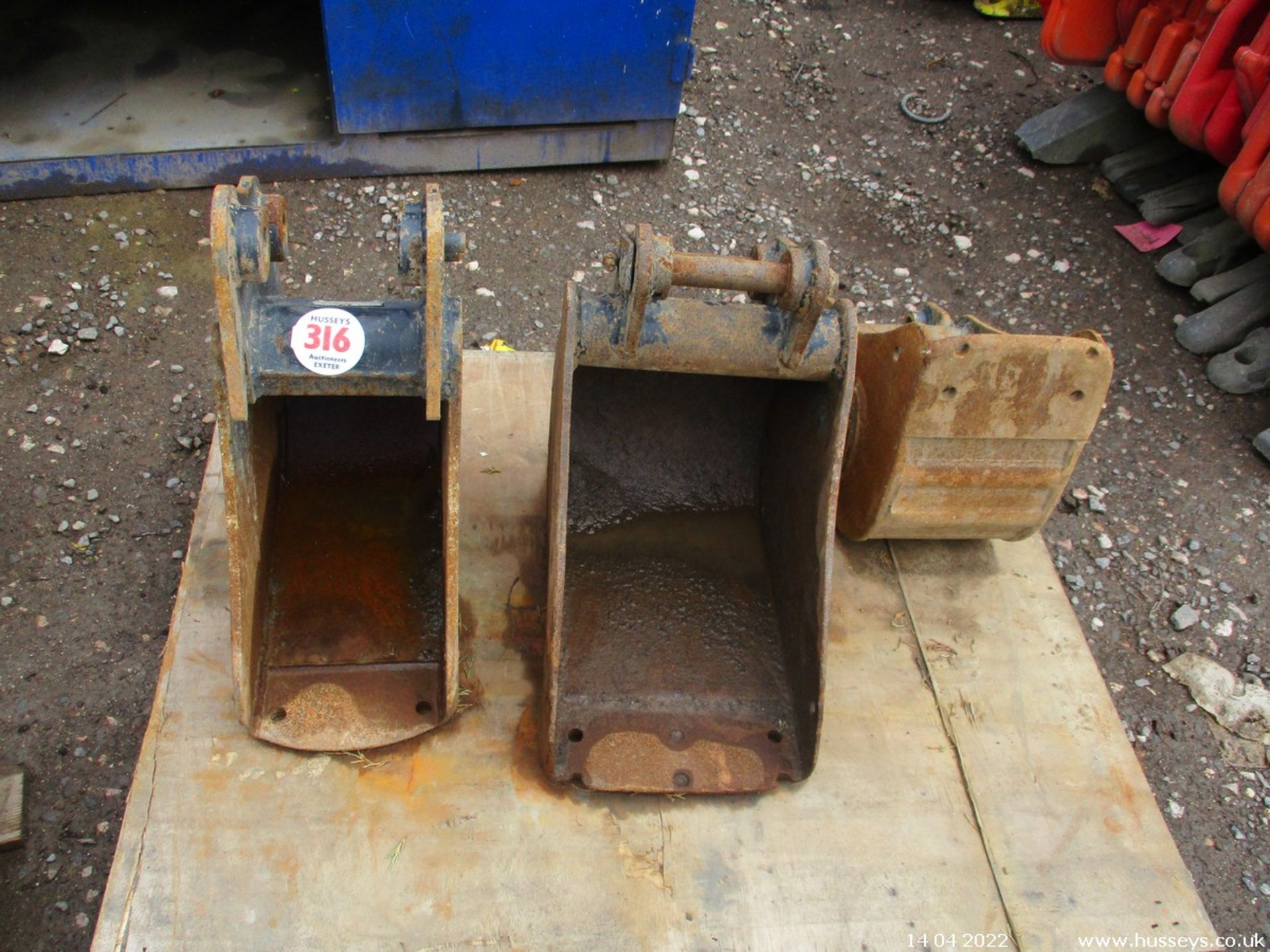 3 MINI DIGGER BUCKETS