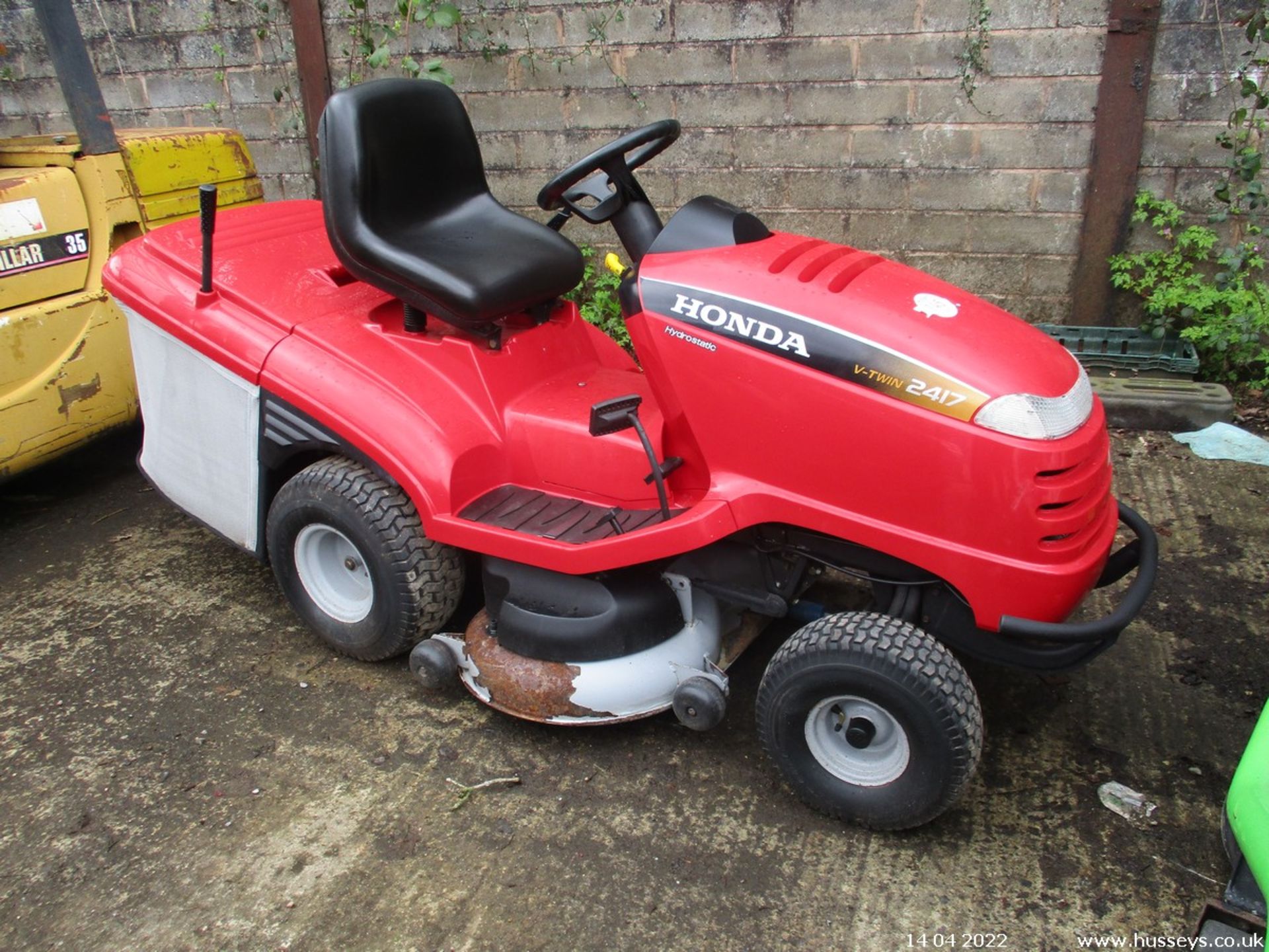 HONDA 2417 RIDE ON MOWER