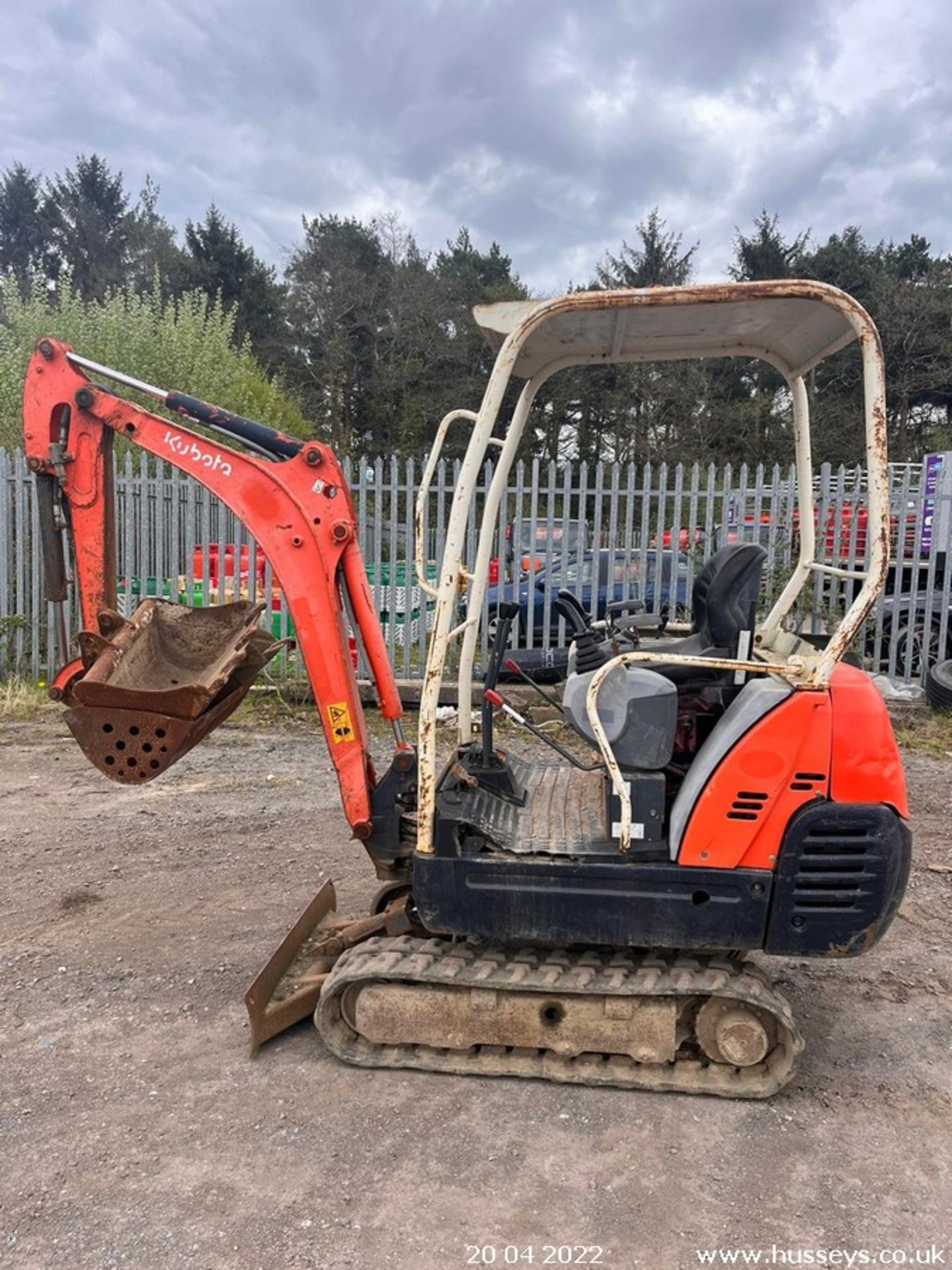 KUBOTA KX36-3 2181HRS C.W 3 BUCKETS BLACK & RED KEYS RTD - Image 4 of 7