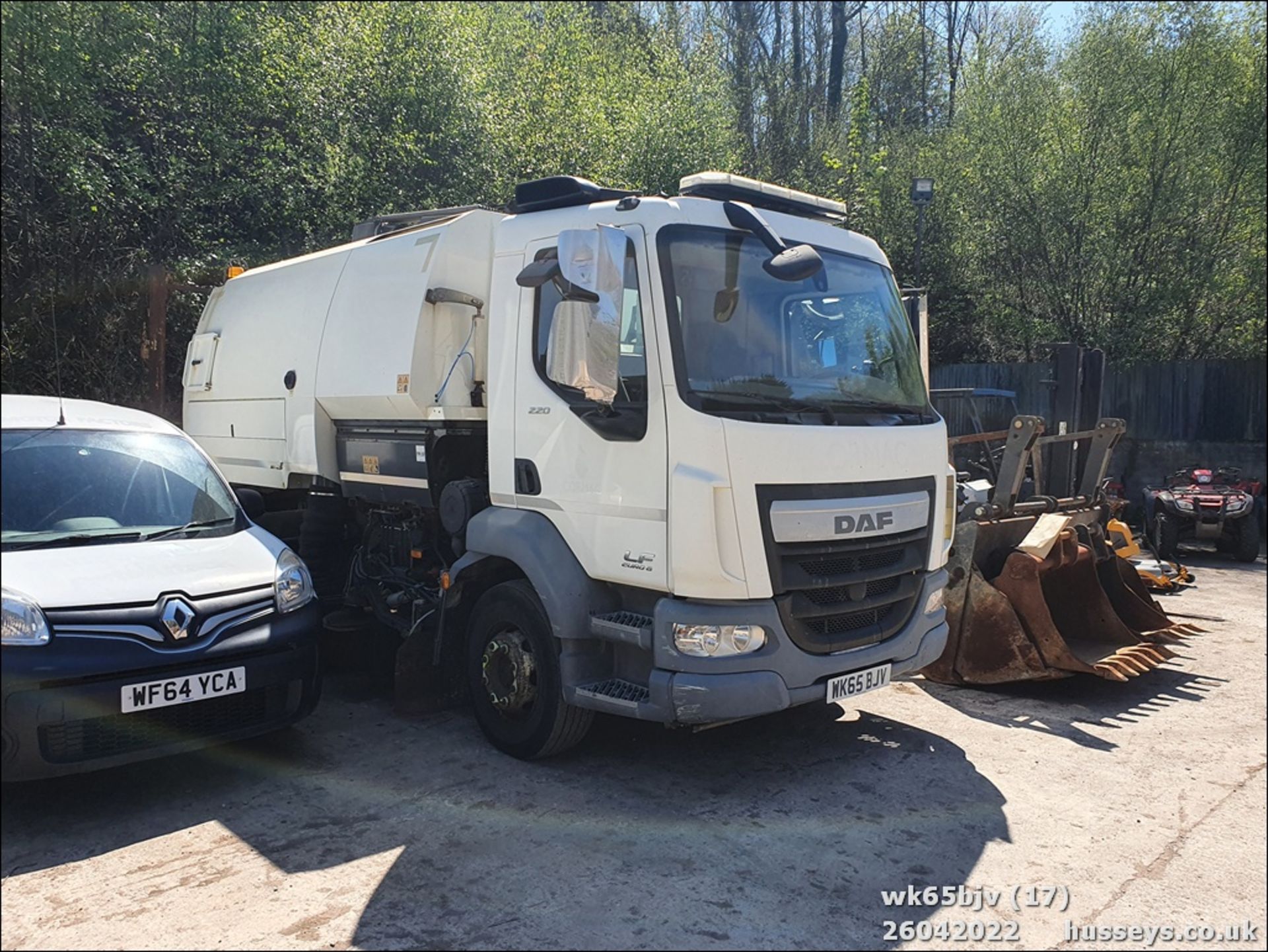 16/65 DAF TRUCKS LF 220FA SWEEPER - 6700cc 2dr (White, 100k) - Image 19 of 22