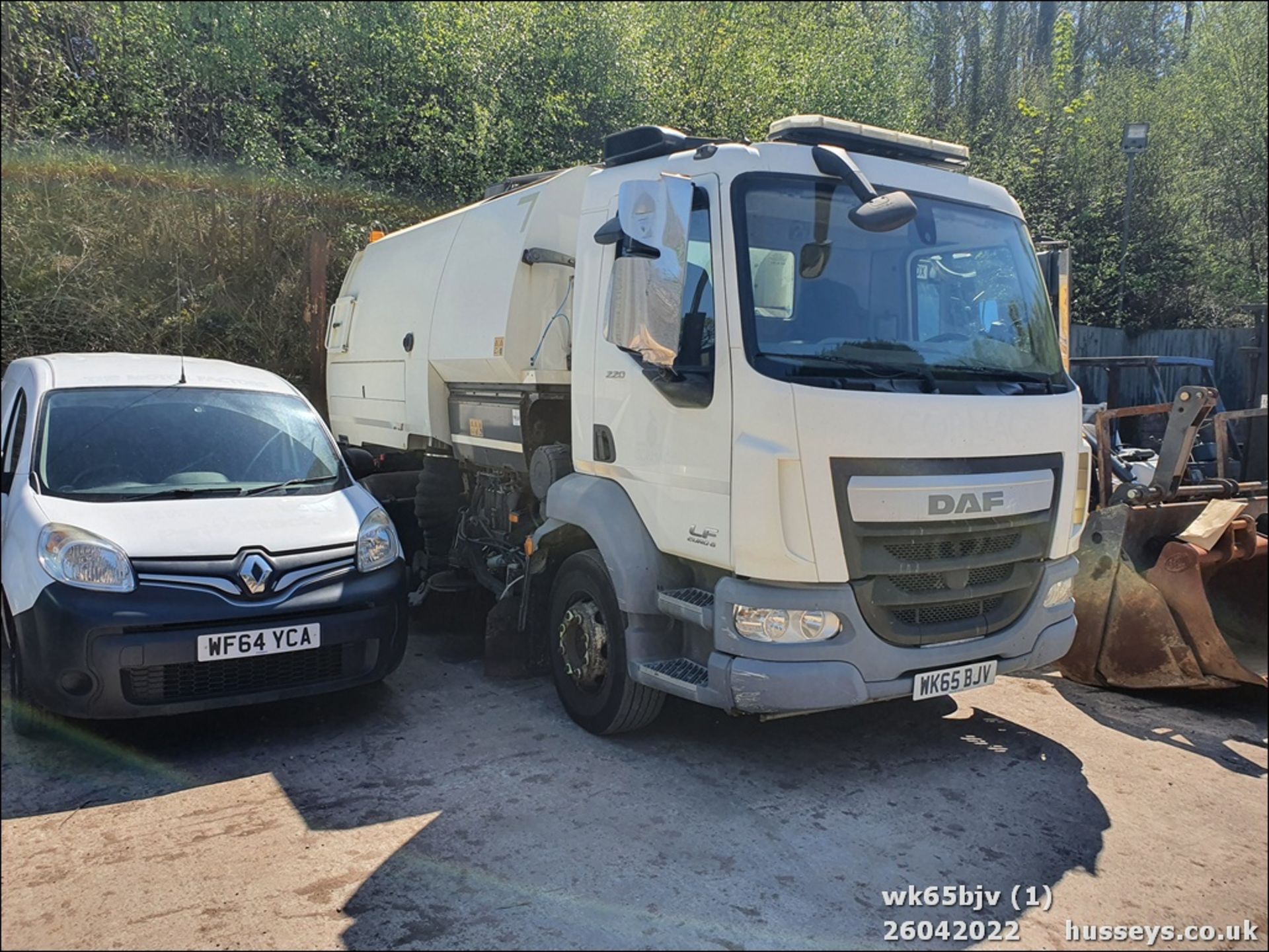 16/65 DAF TRUCKS LF 220FA SWEEPER - 6700cc 2dr (White, 100k) - Image 3 of 22