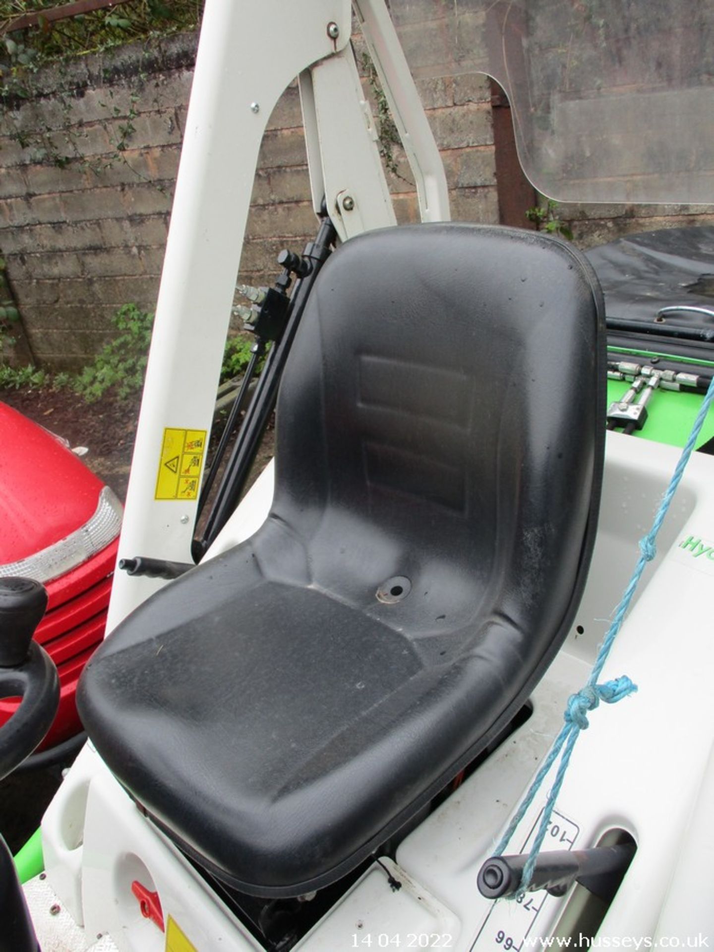 ETESIA DIESEL RIDE ON MOWER C.W HI TIP COLLECTOR 2008 - Image 6 of 6