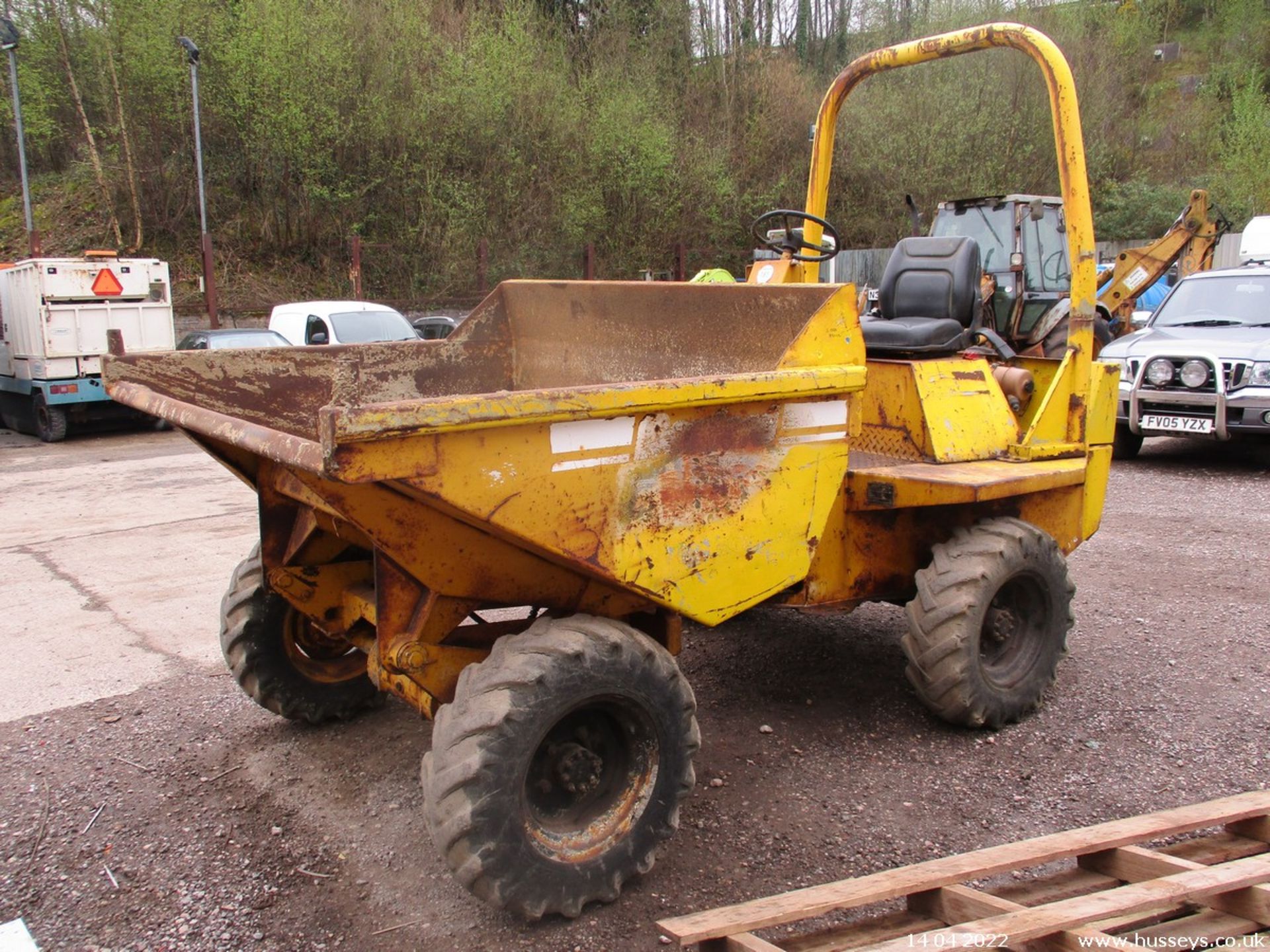 BENFORD 2 TON DUMPER (DRIVEN INTO PLACE) - Image 4 of 6