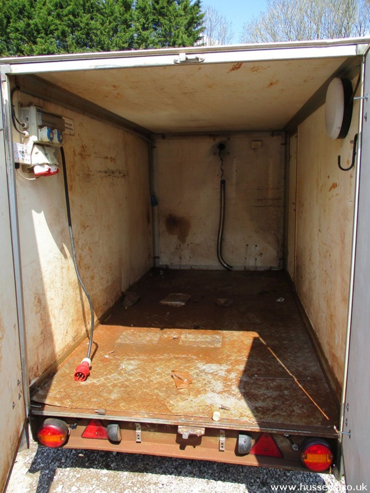 TWIN AXLE BOX TRAILER - Image 5 of 5