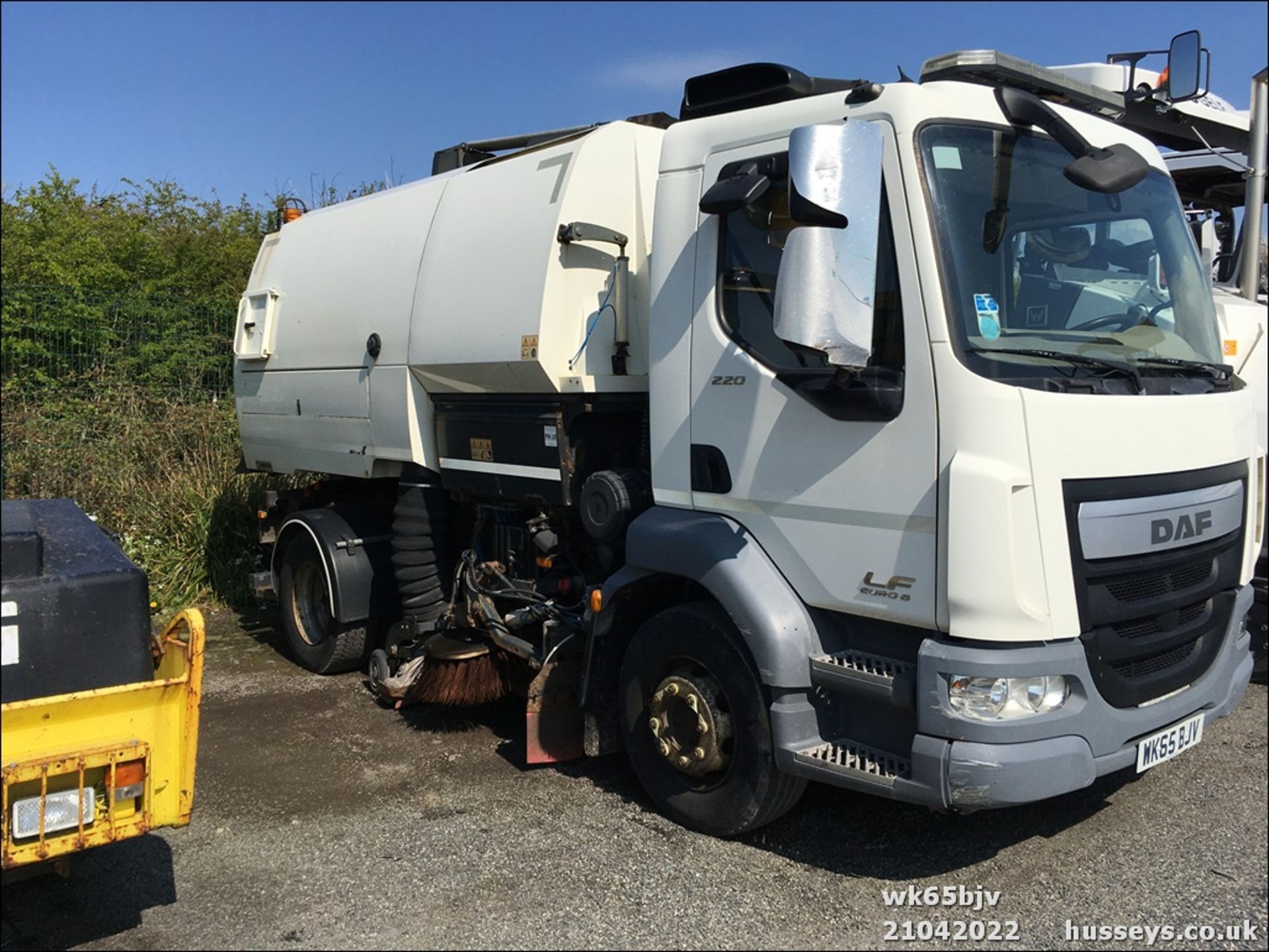 16/65 DAF TRUCKS LF 220FA SWEEPER - 6700cc 2dr (White, 100k)