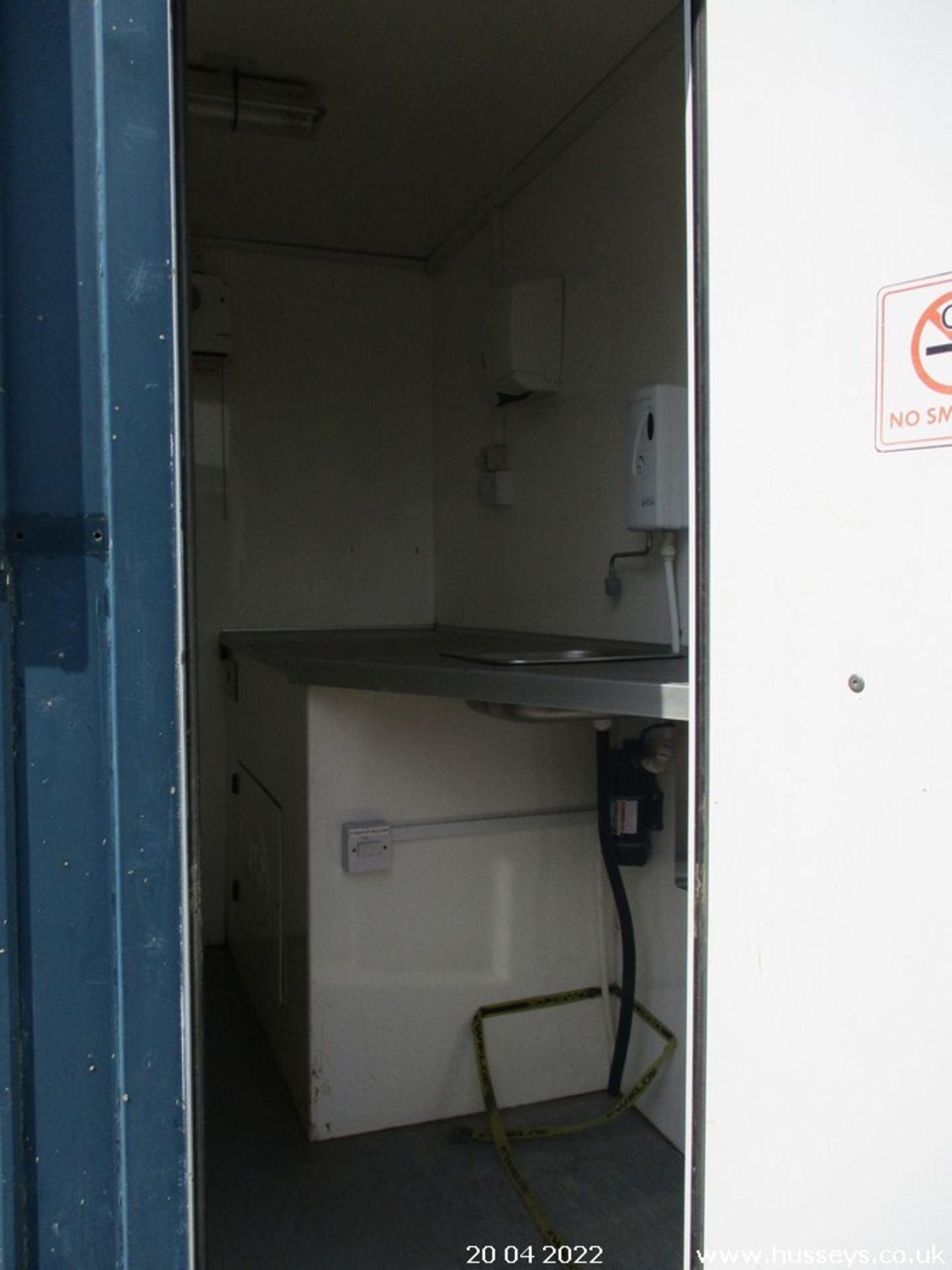 AJC WELFARE UNIT C.W GENERATOR, WC, DRYING ROOM, KITCHEN & RESTROOM - Image 4 of 8