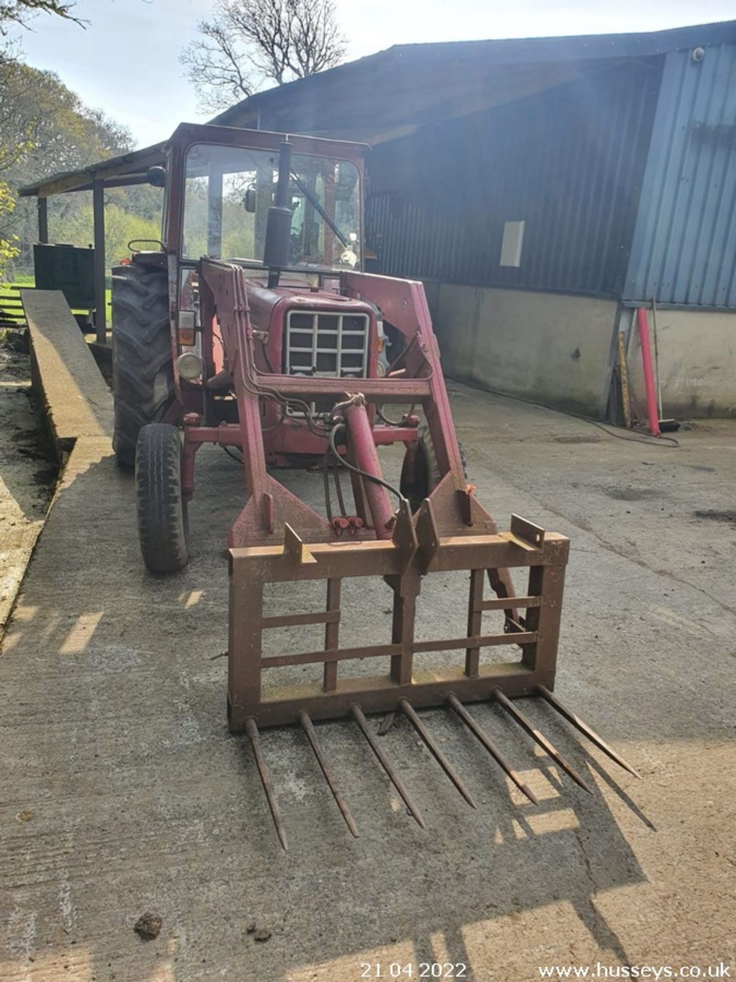 INTERNATIONAL 674 TRACTOR C.W LOADER - Image 4 of 10