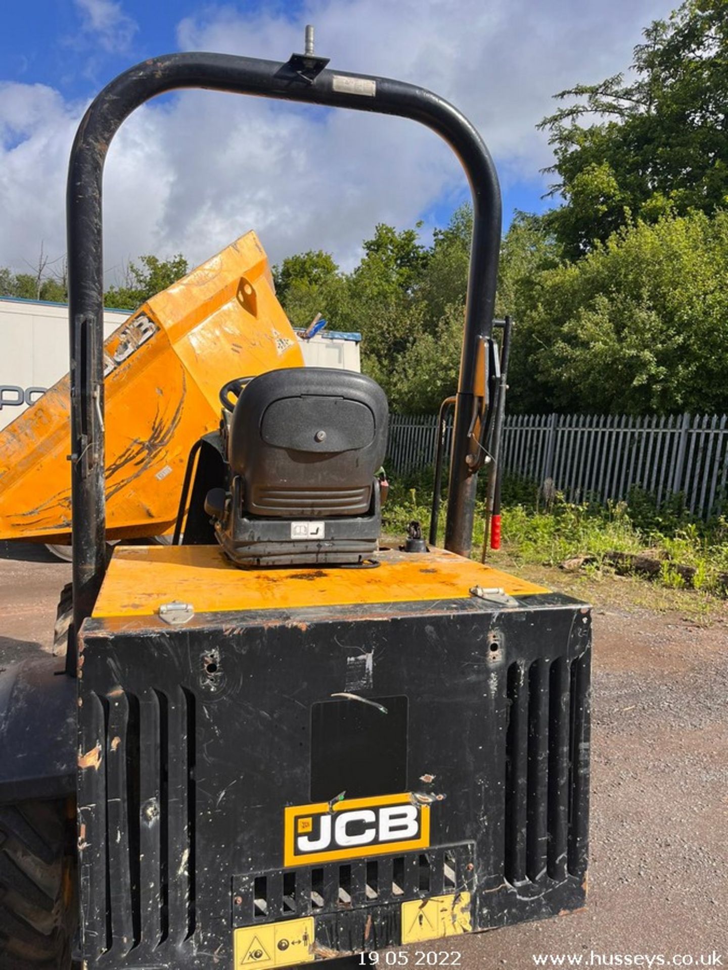 JCB 3 TON SWIVEL SKIP DUMPER 2016 KUBOTA ENGINE MANUAL GEARBOX RDT - Image 5 of 13