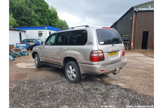 03/53 TOYOTA LAND CRUISER - 4164cc 5dr Estate (Silver) - Image 11 of 54