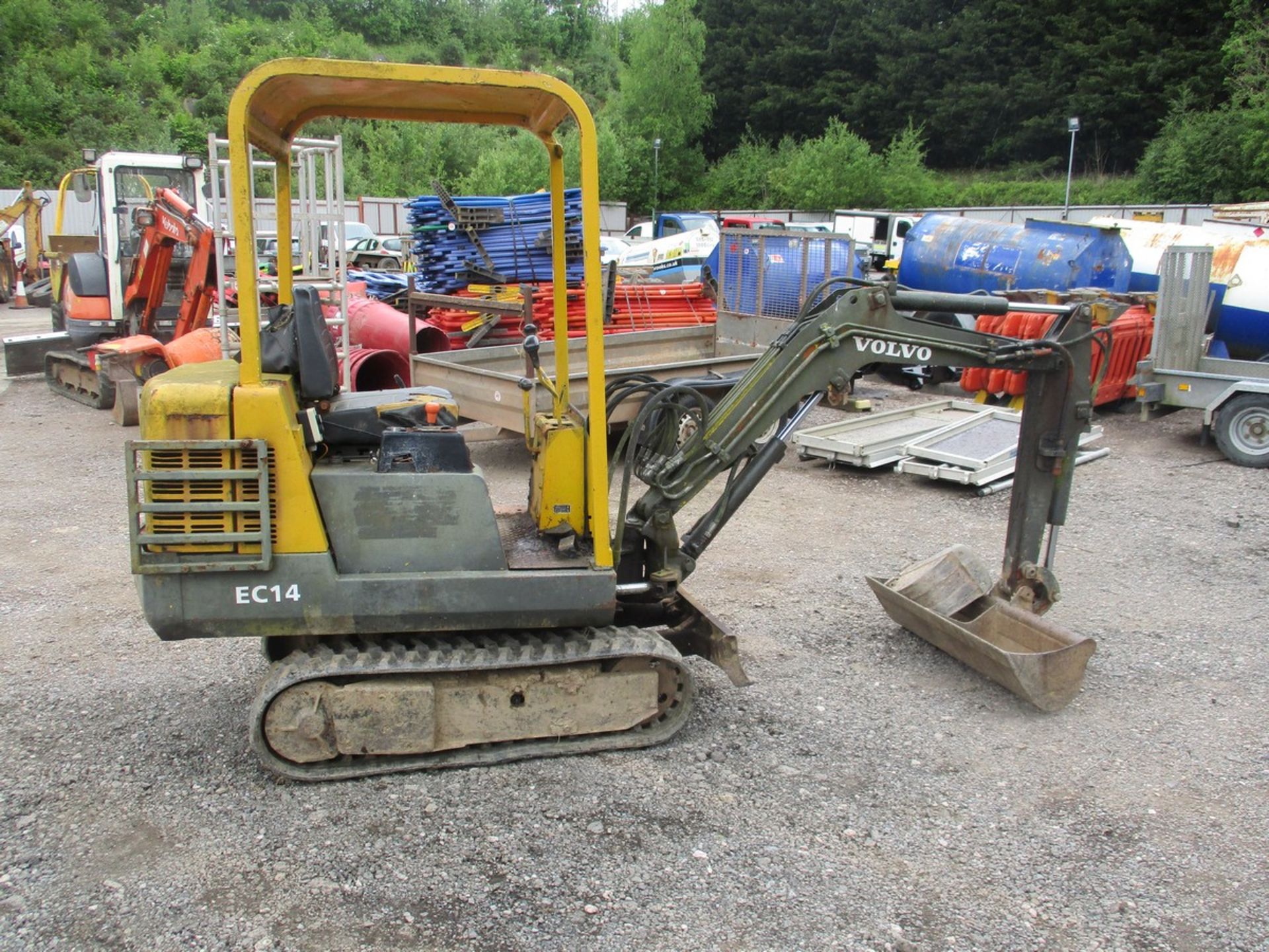 VOLVO E14 MINI DIGGER C.W 2 BUCKETS