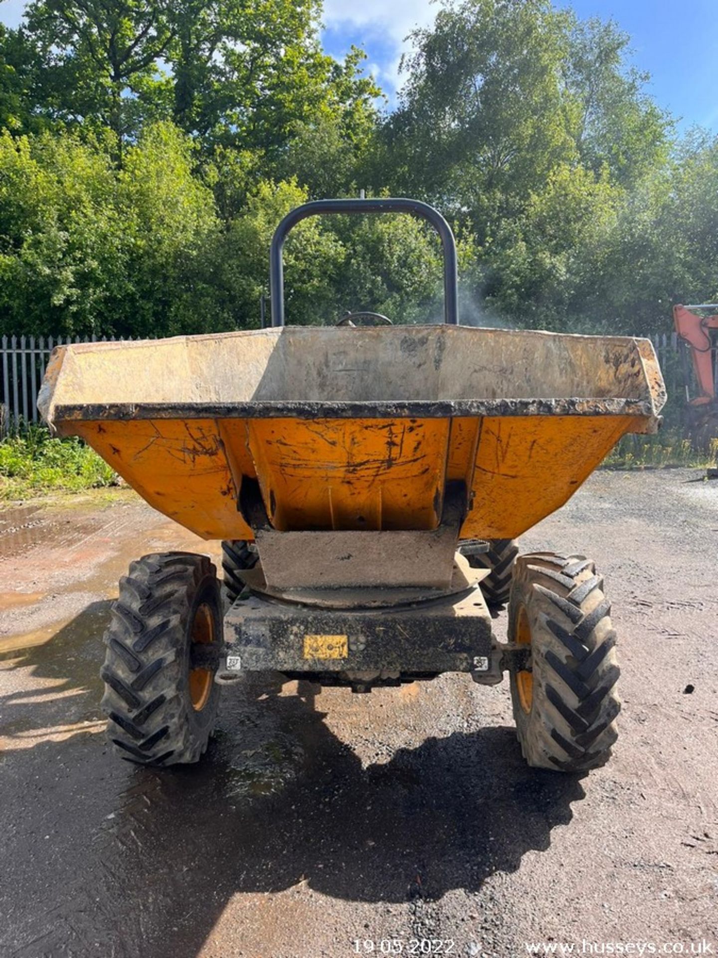 JCB 3 TON SWIVEL SKIP DUMPER 2016 KUBOTA ENGINE MANUAL GEARBOX RDT - Image 2 of 13