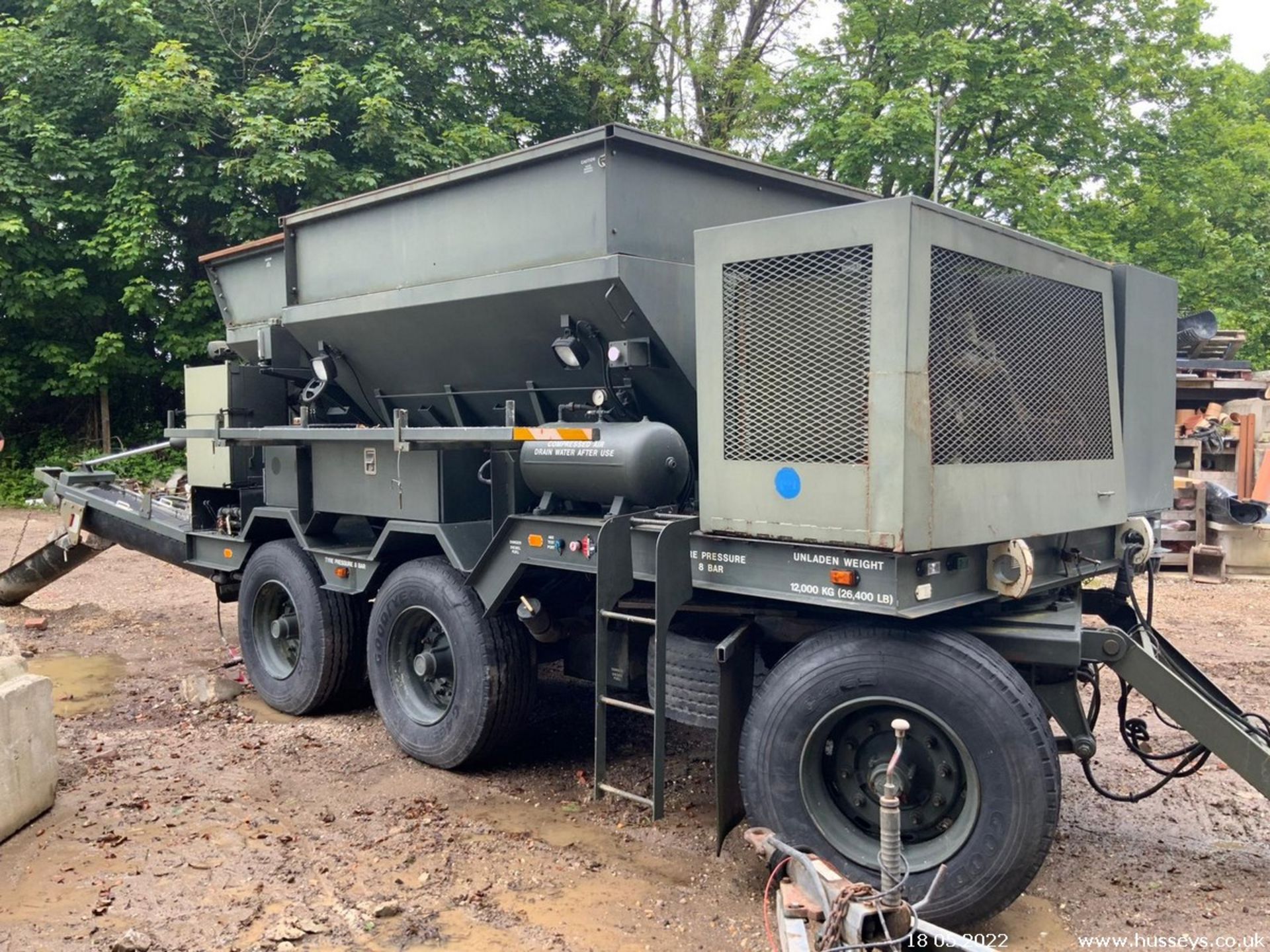 ENTWHISTLE MOBILE VOLUMETRIC CONCRETE PLANT 2001 EX ARMY SHOWING 130HRS ON SUPER SINGLES NATO HITCH - Image 6 of 14