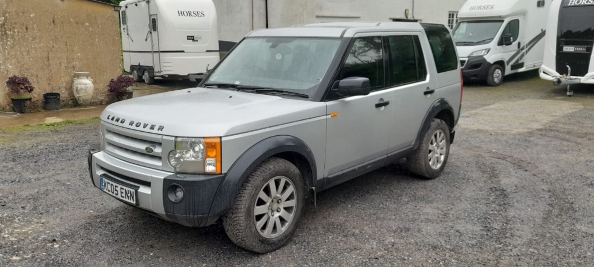 05/05 LAND ROVER DISCOVERY 3 TDV6 SE AUTO - 2720cc 5dr Estate (Silver) - Image 2 of 4