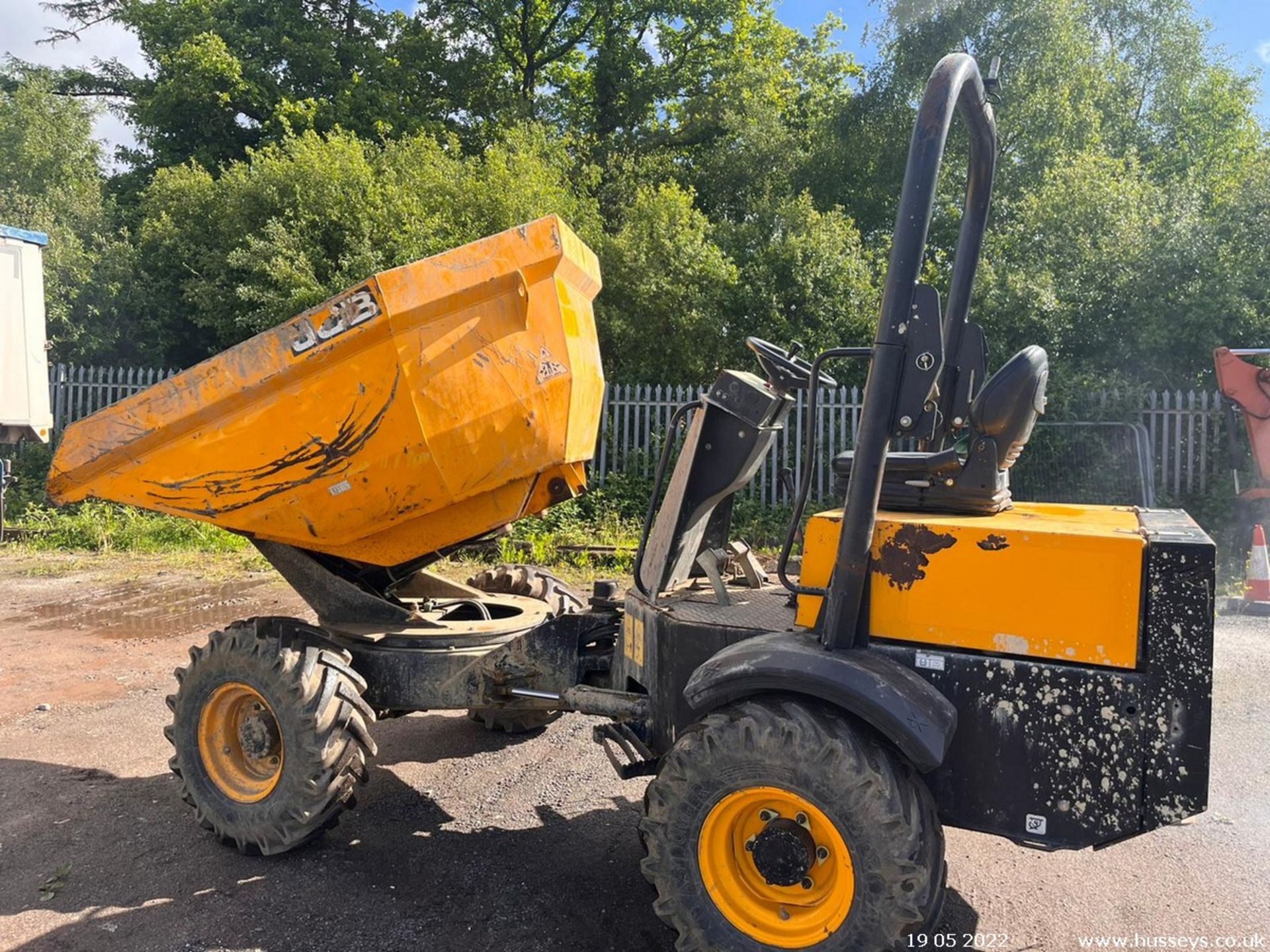 JCB 3 TON SWIVEL SKIP DUMPER 2016 KUBOTA ENGINE MANUAL GEARBOX RDT - Image 6 of 13