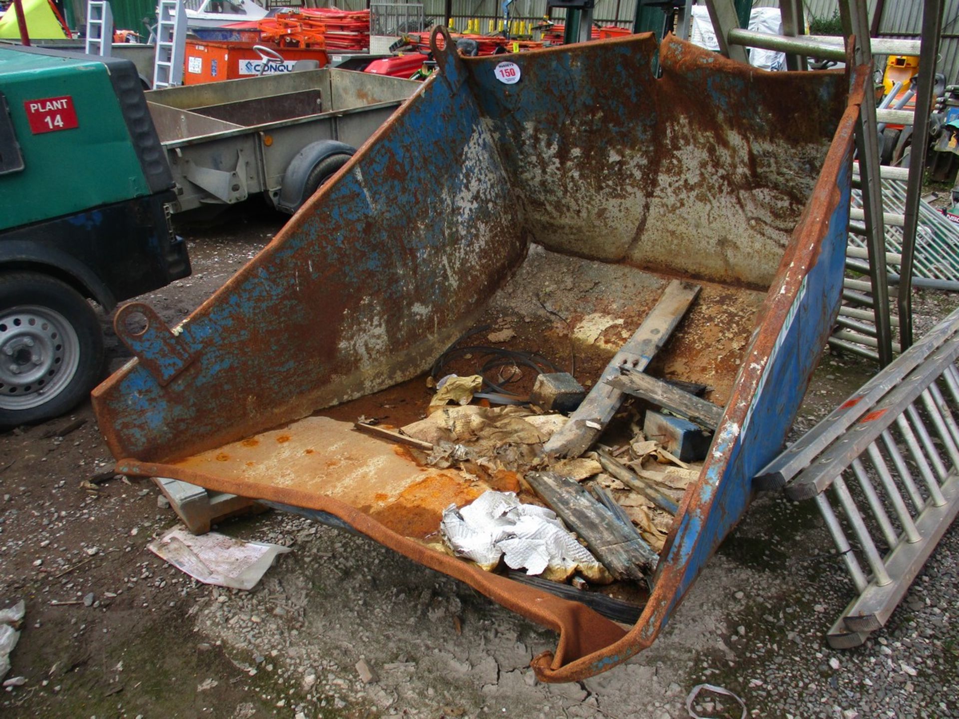 FORKLIFT TIPPING SKIP