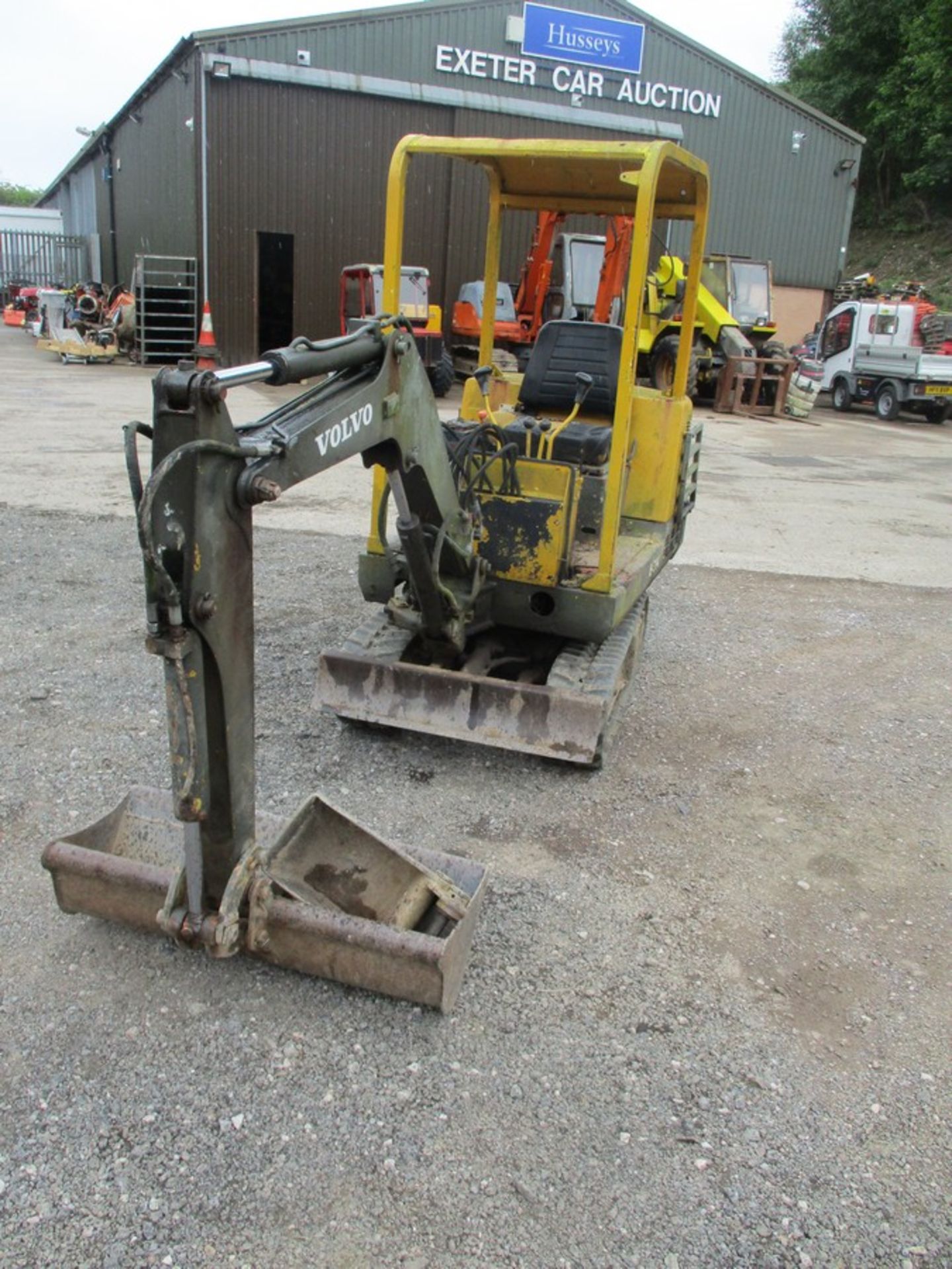 VOLVO E14 MINI DIGGER C.W 2 BUCKETS - Image 5 of 6