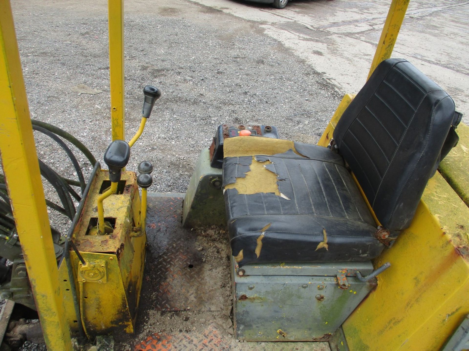 VOLVO E14 MINI DIGGER C.W 2 BUCKETS - Image 4 of 6