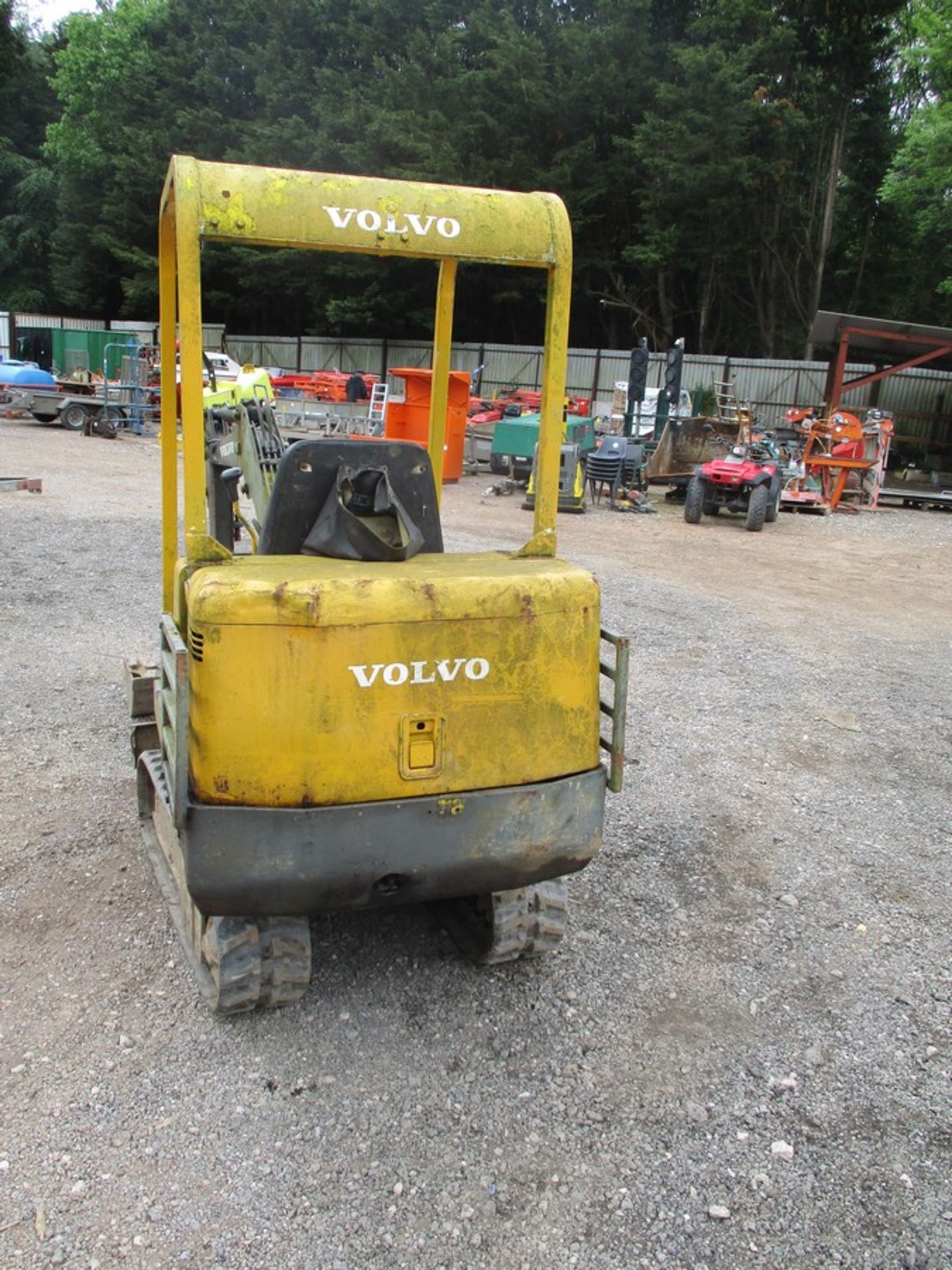 VOLVO E14 MINI DIGGER C.W 2 BUCKETS - Image 2 of 6