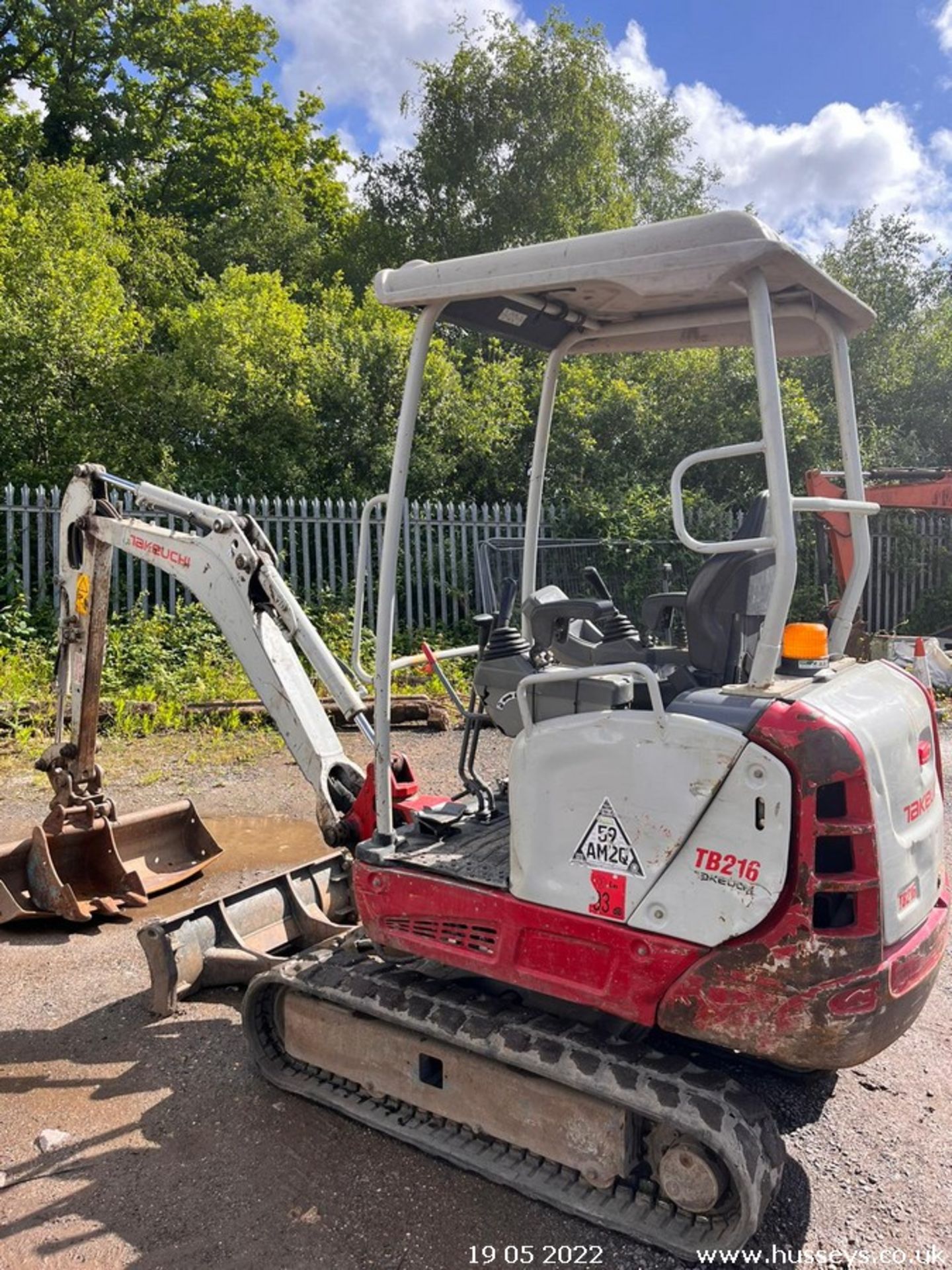 TAKEUCHI TB216 MINIDIGGER 2015 C.W 2 BUCKETS QUICK HITCH 3392HRS EXPANDING TRACKS 2 SPEED TRACKING