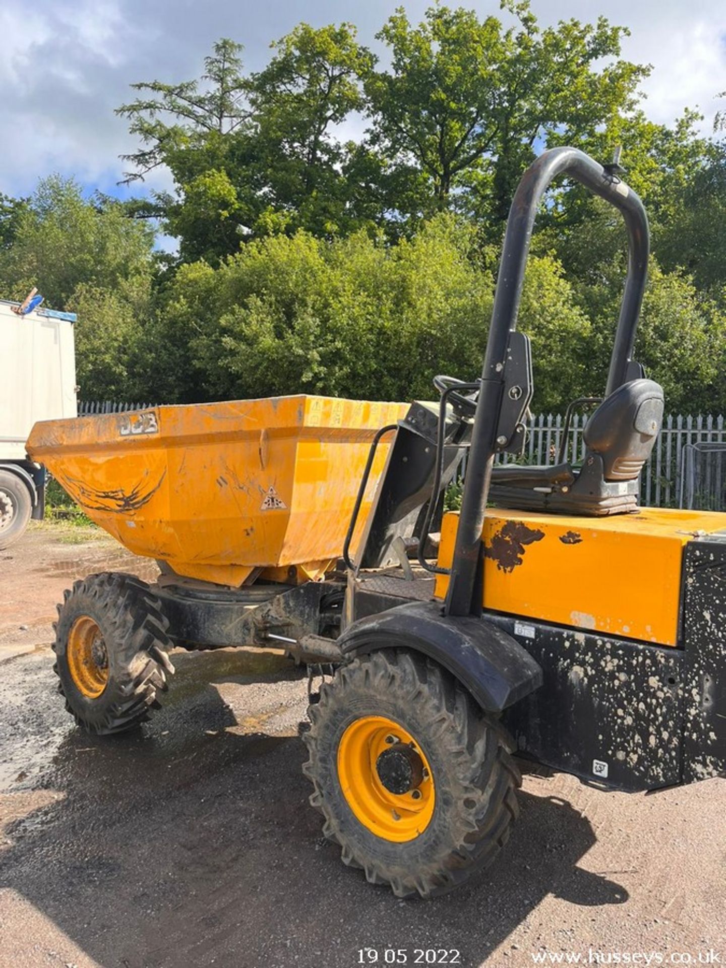 JCB 3 TON SWIVEL SKIP DUMPER 2016 KUBOTA ENGINE MANUAL GEARBOX RDT - Image 3 of 13