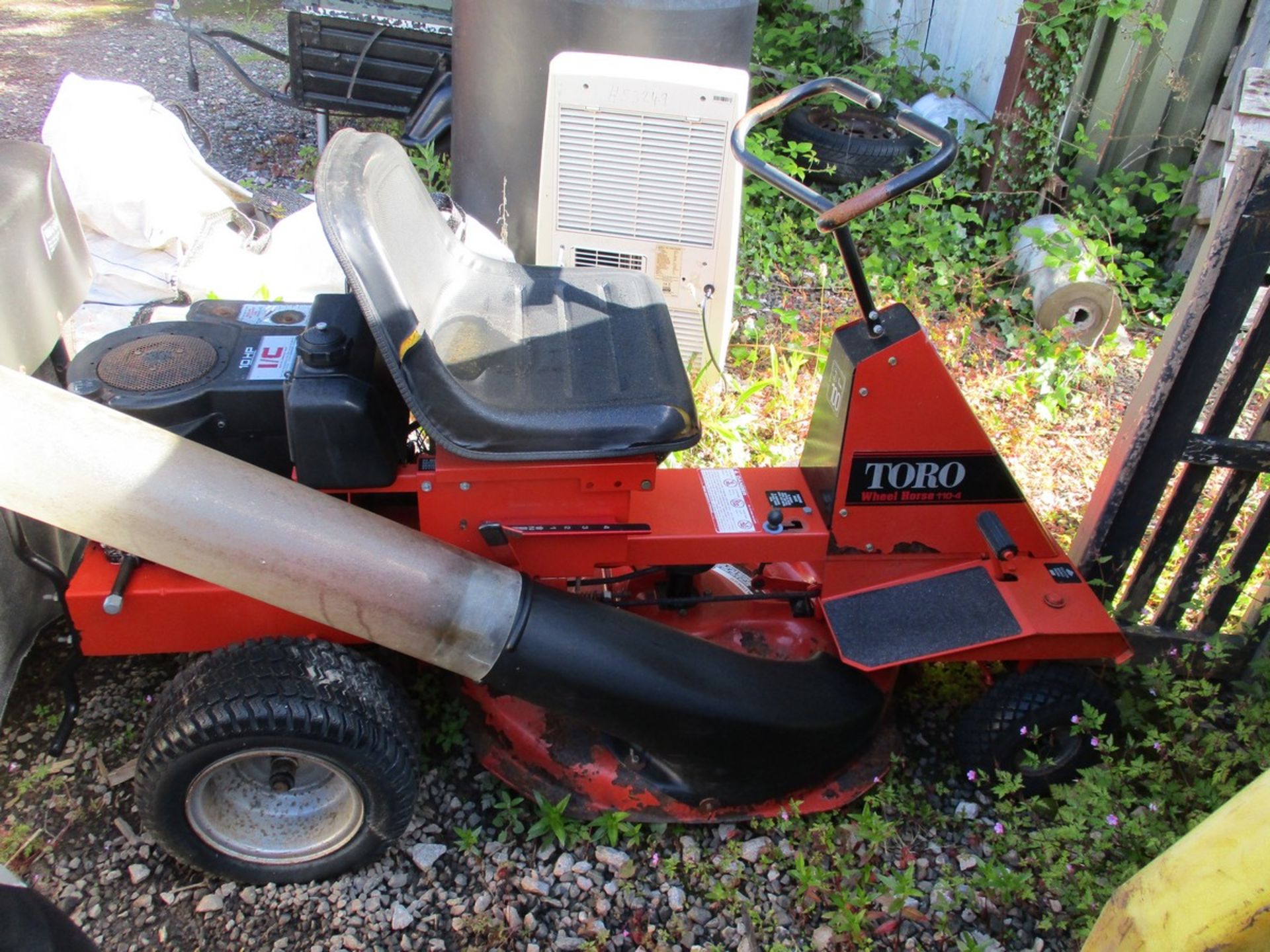 TORO WHEEL HORSE RIDE ON MOWER