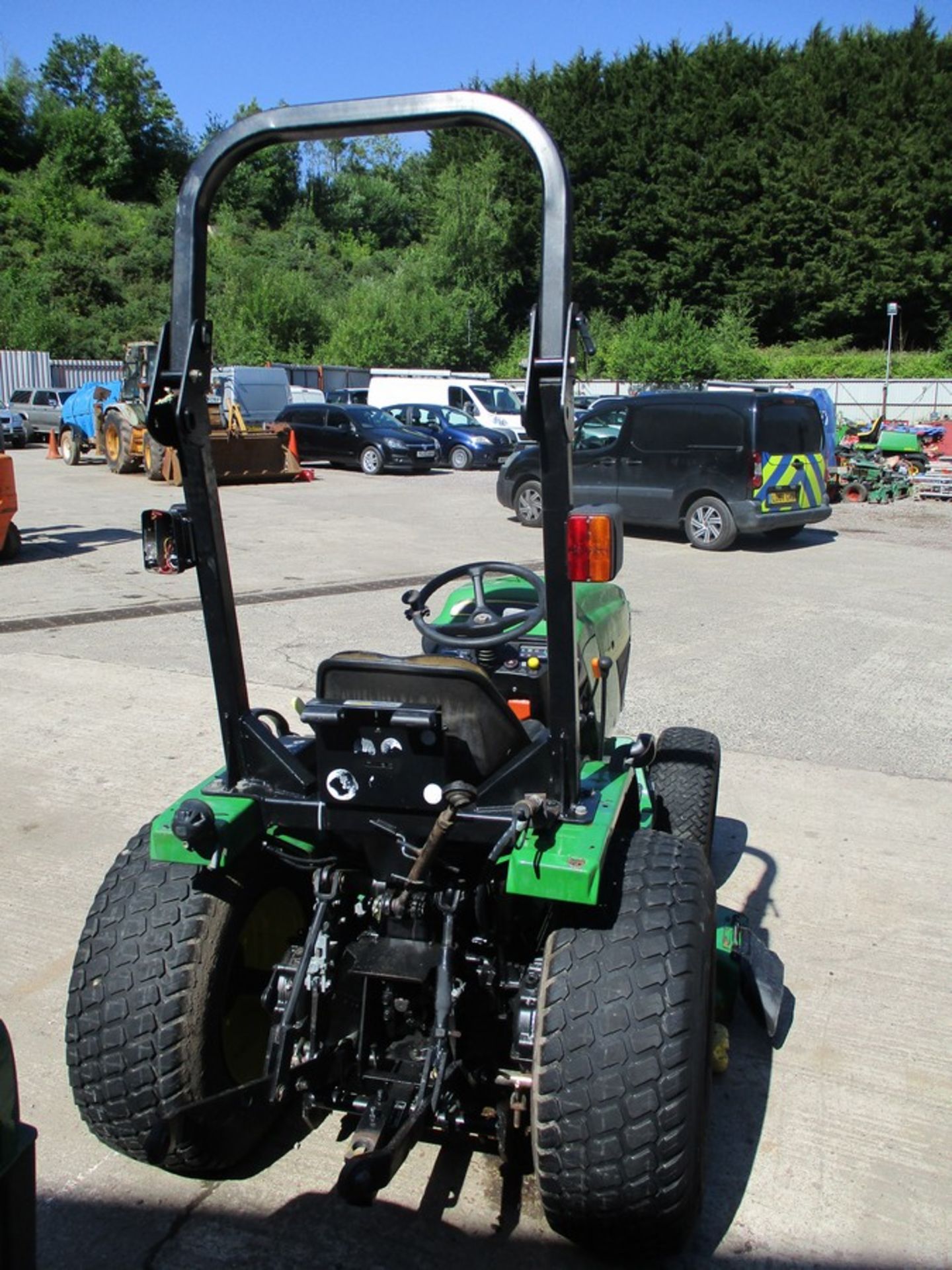 JOHN DEERE 4115 DIESEL COMPACT TRACTOR C.W MID MOUNTED DECK, 3 POINT LINKAGE, SHOWING 1389HRS - Image 3 of 5