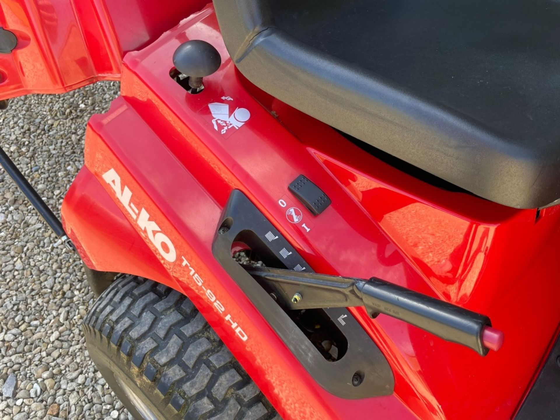 ALKO T15-92HD RIDE ON MOWER - Image 11 of 16