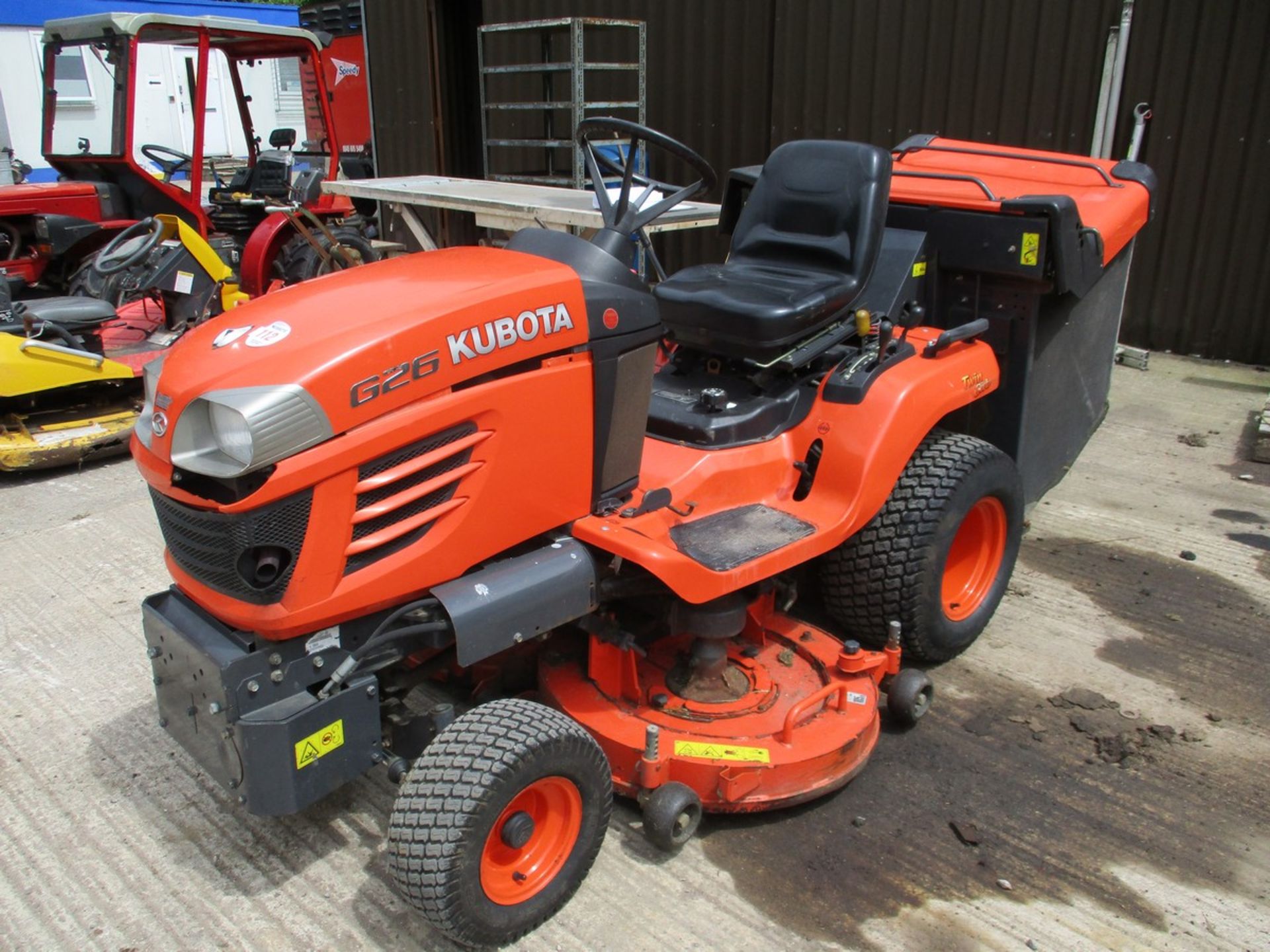 KUBOTA G26 DIESEL RIDE ON MOWER. 639HRS SHOWING. C.W V5 - Image 2 of 7