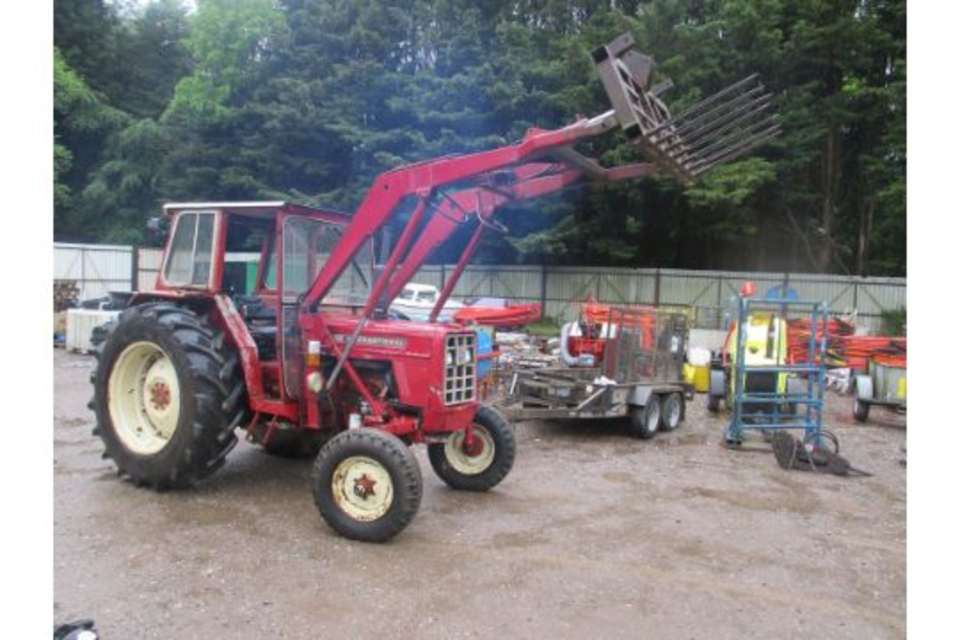 INTERNATIONAL 674 2WD LOADER TRACTOR