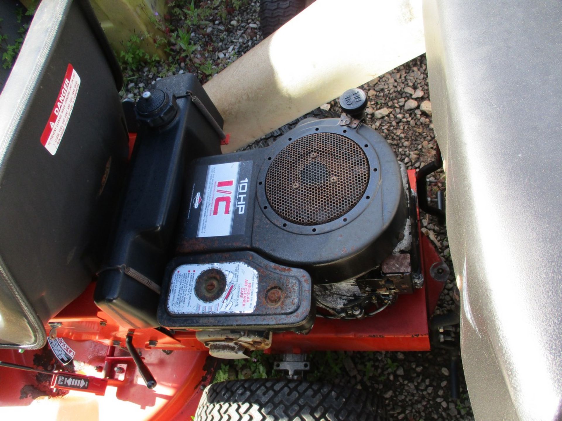 TORO WHEEL HORSE RIDE ON MOWER - Image 5 of 5